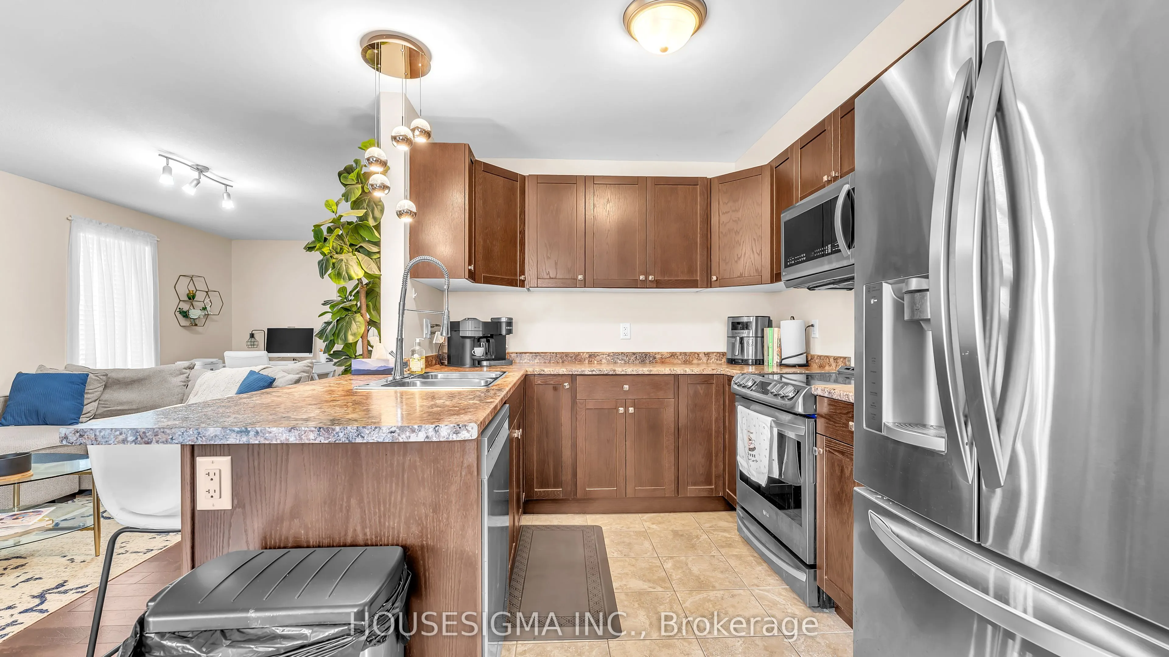 939 Silverfox Crescent