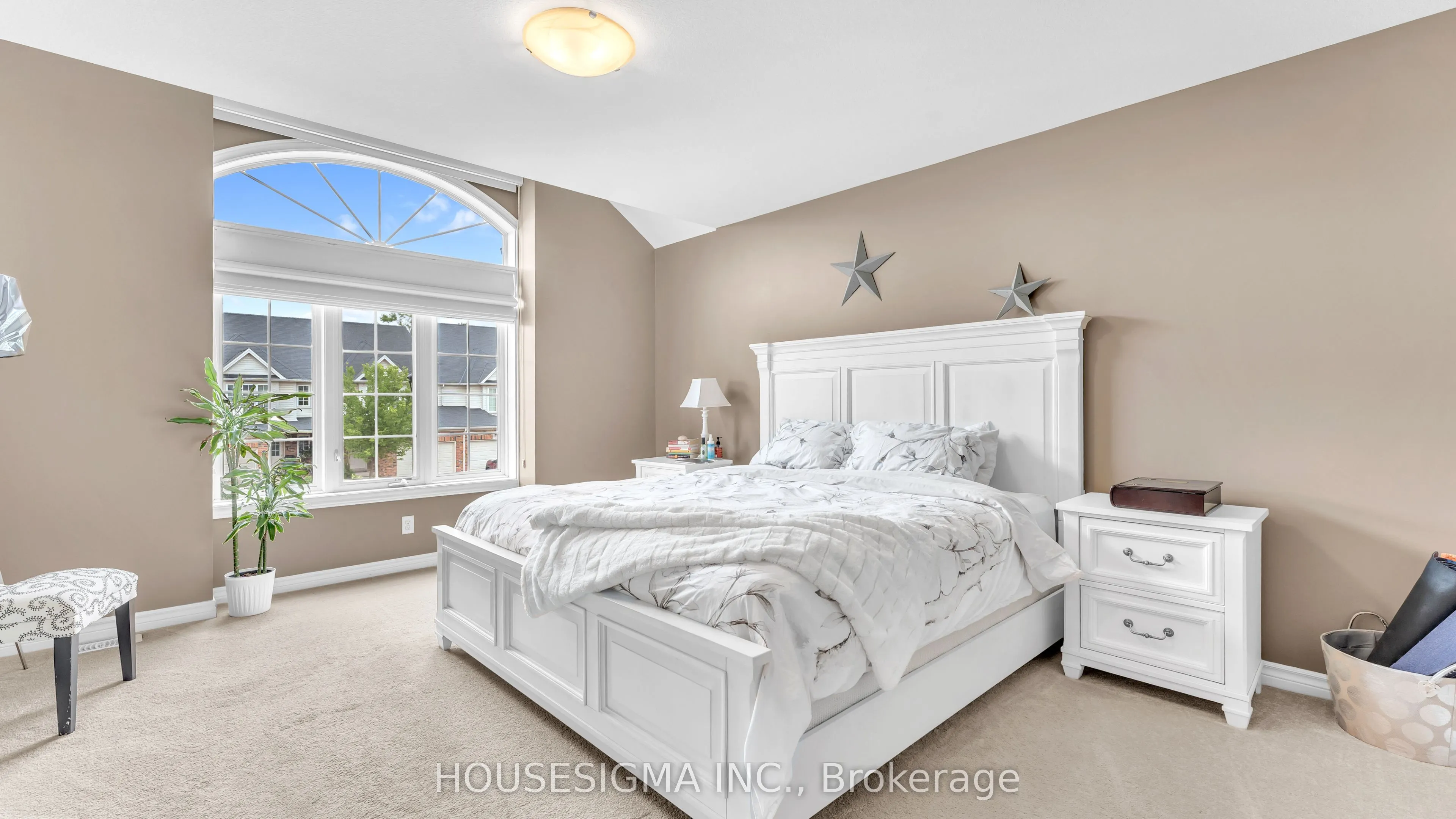 939 Silverfox Crescent