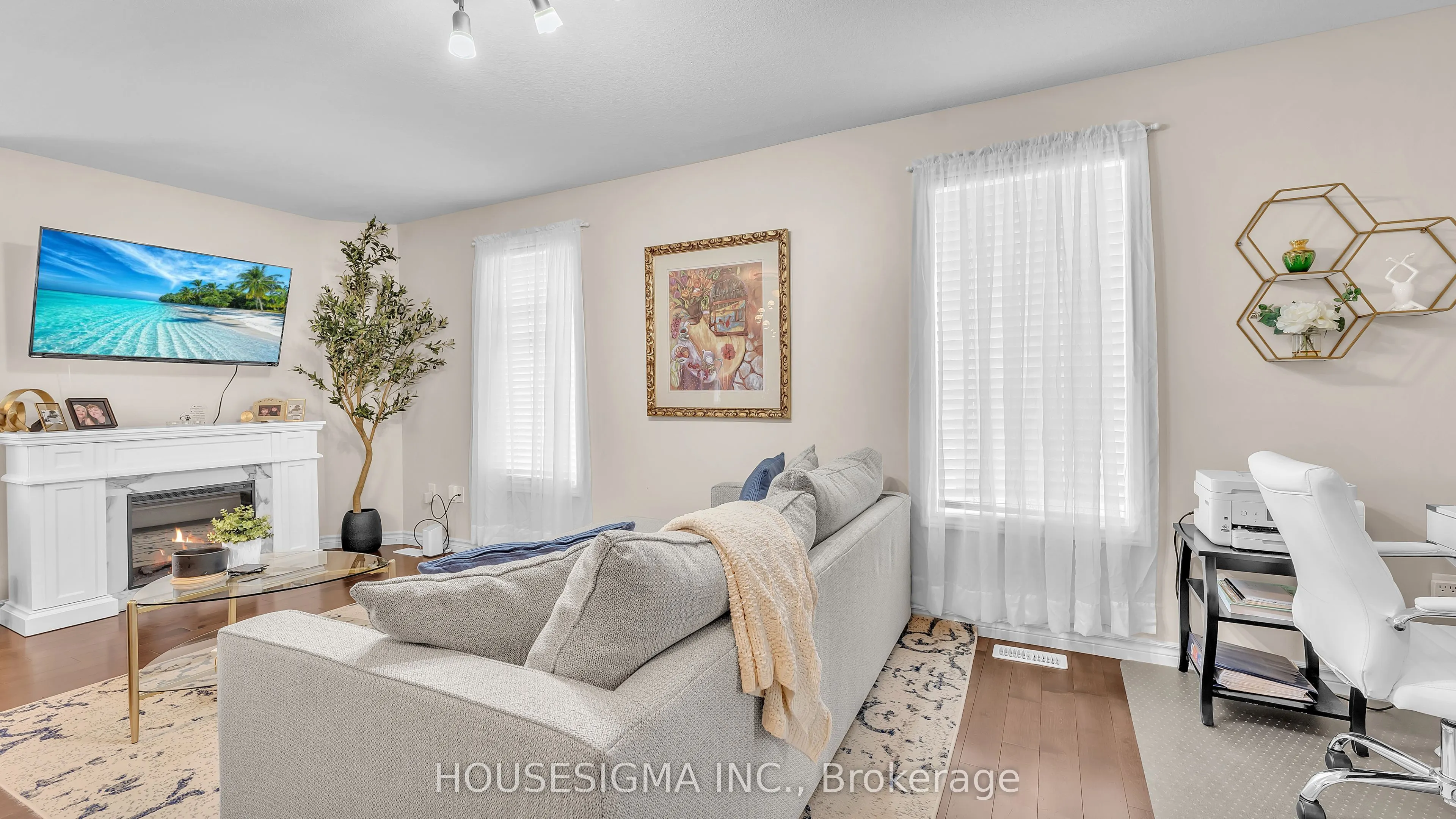 939 Silverfox Crescent