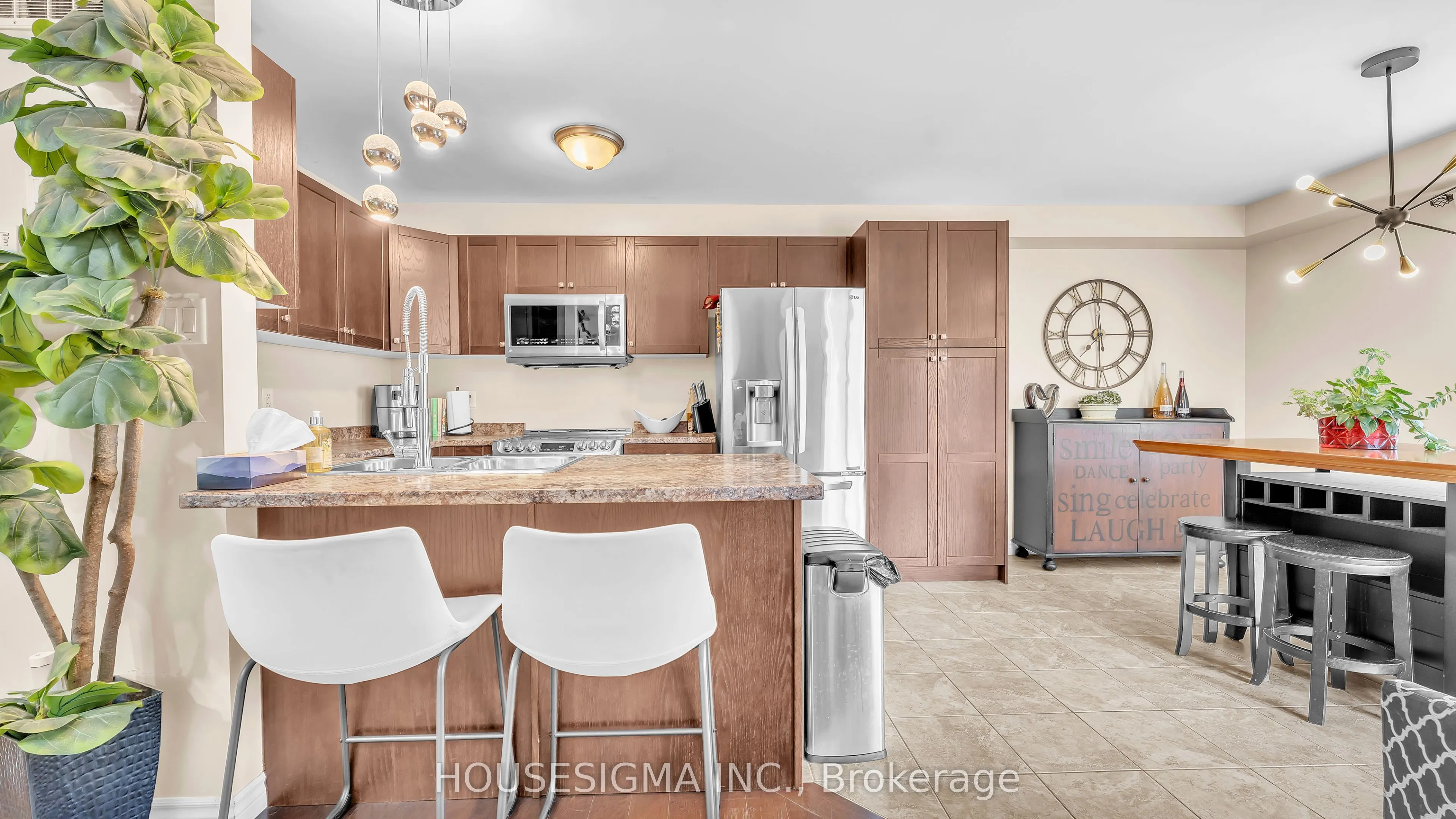939 Silverfox Crescent