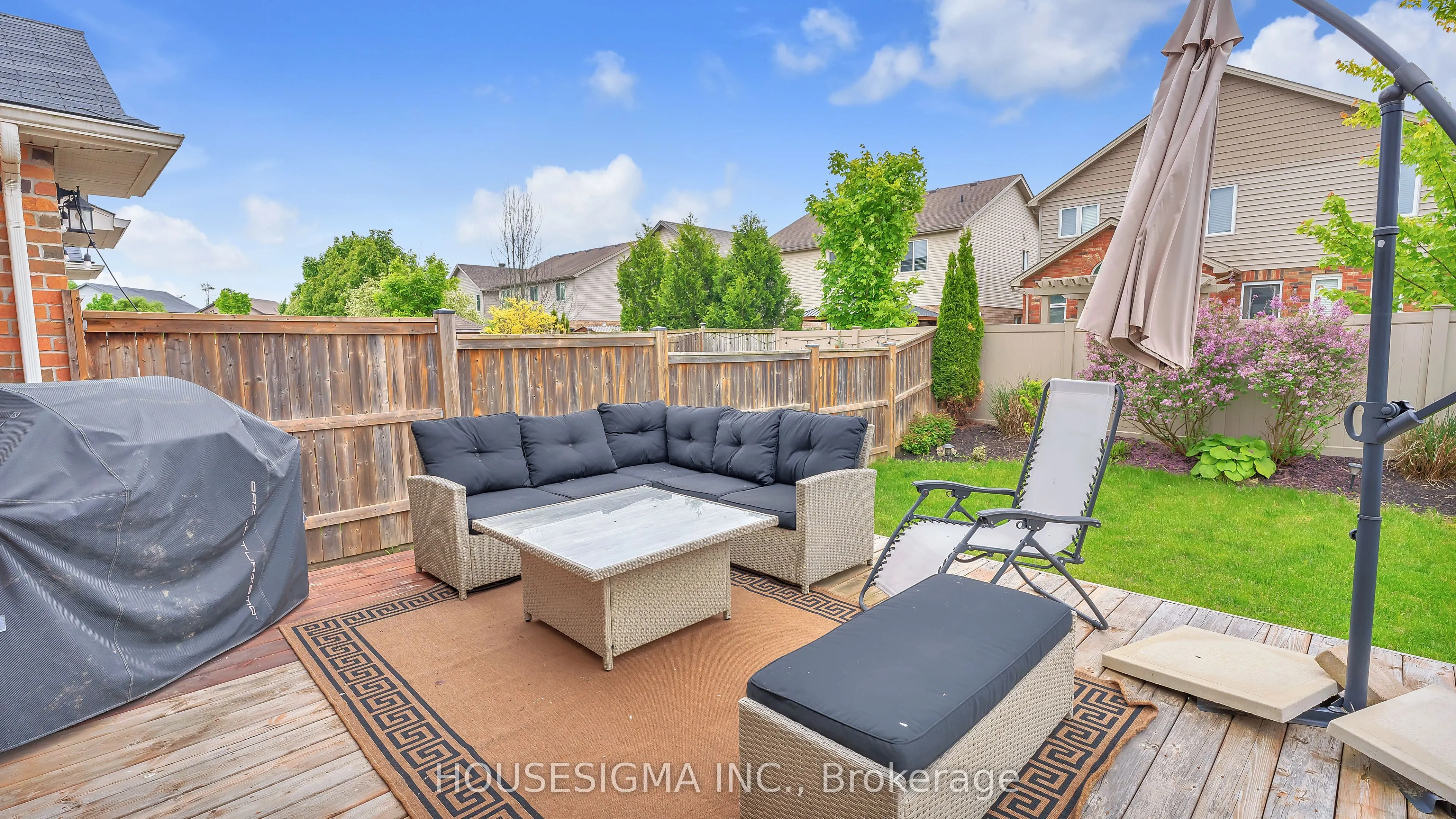 939 Silverfox Crescent