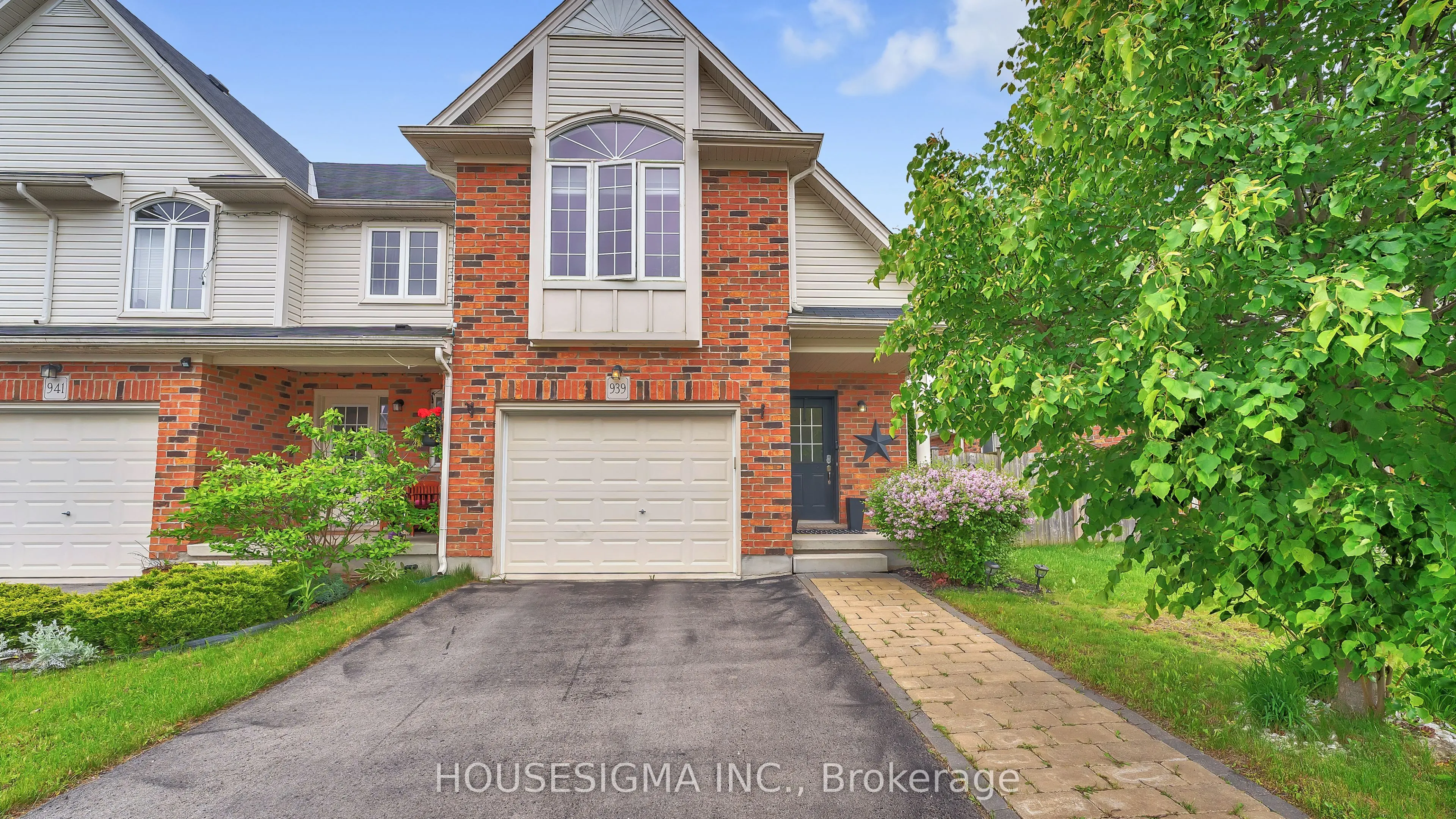 939 Silverfox Crescent