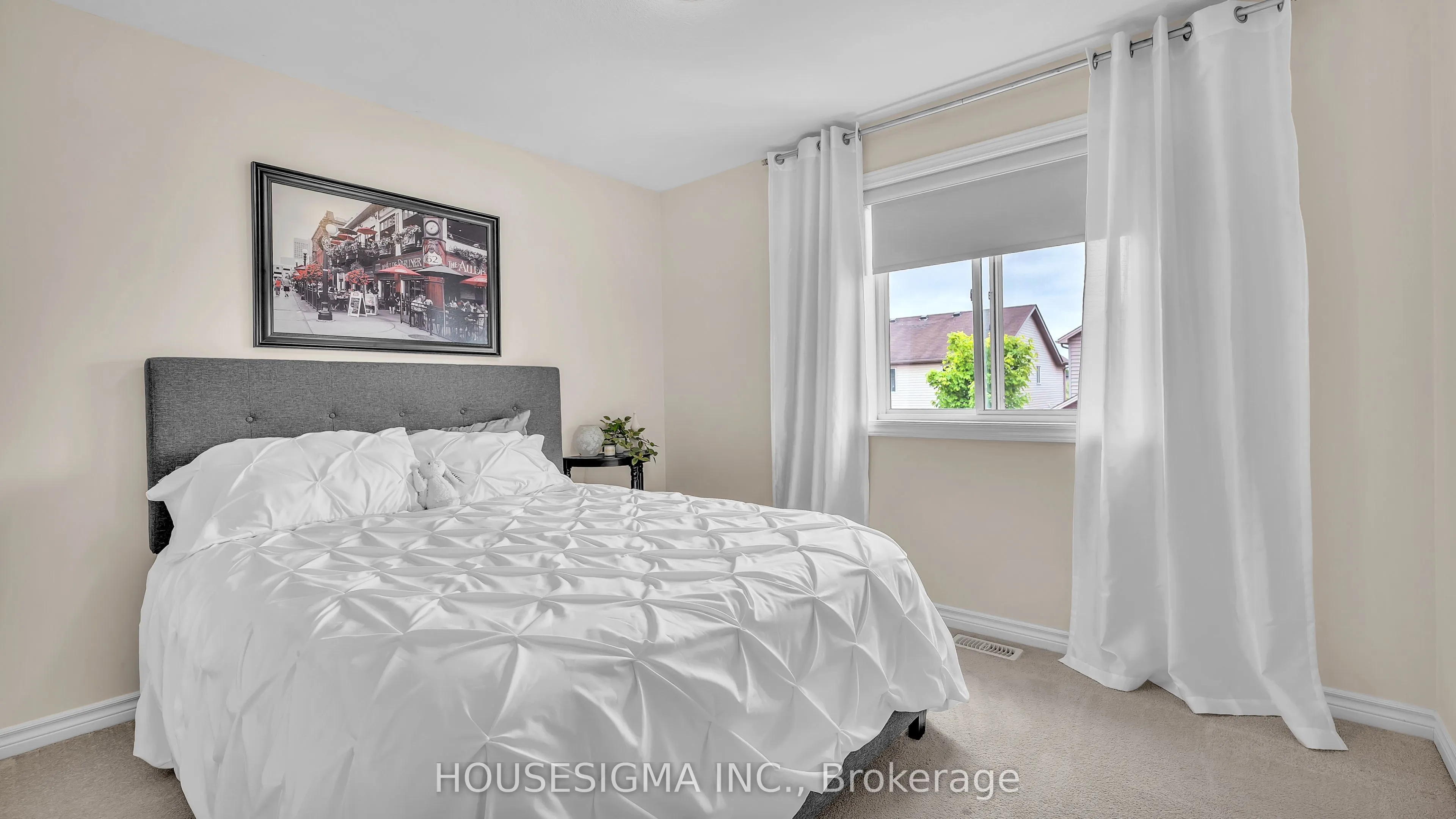 939 Silverfox Crescent