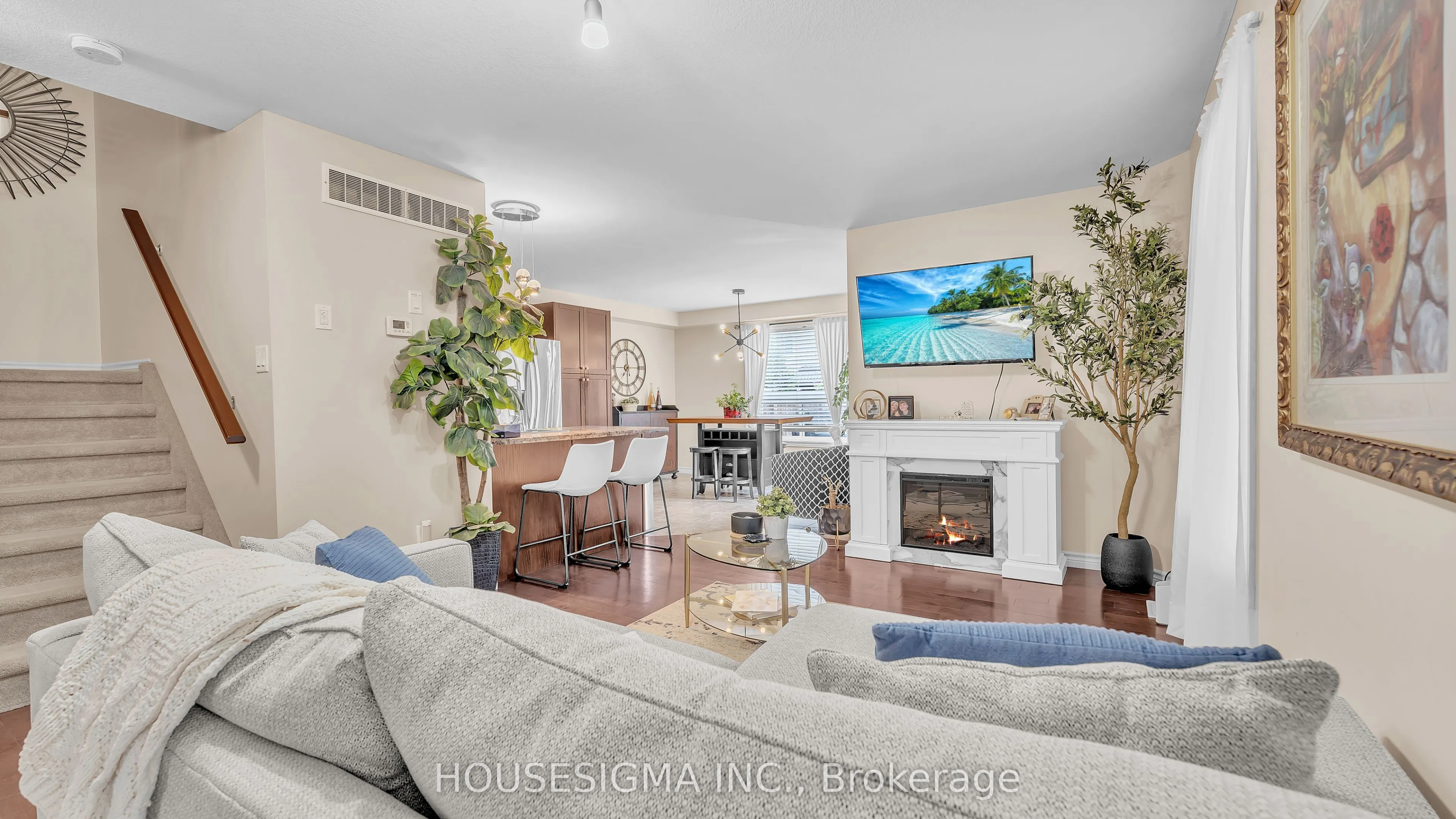 939 Silverfox Crescent