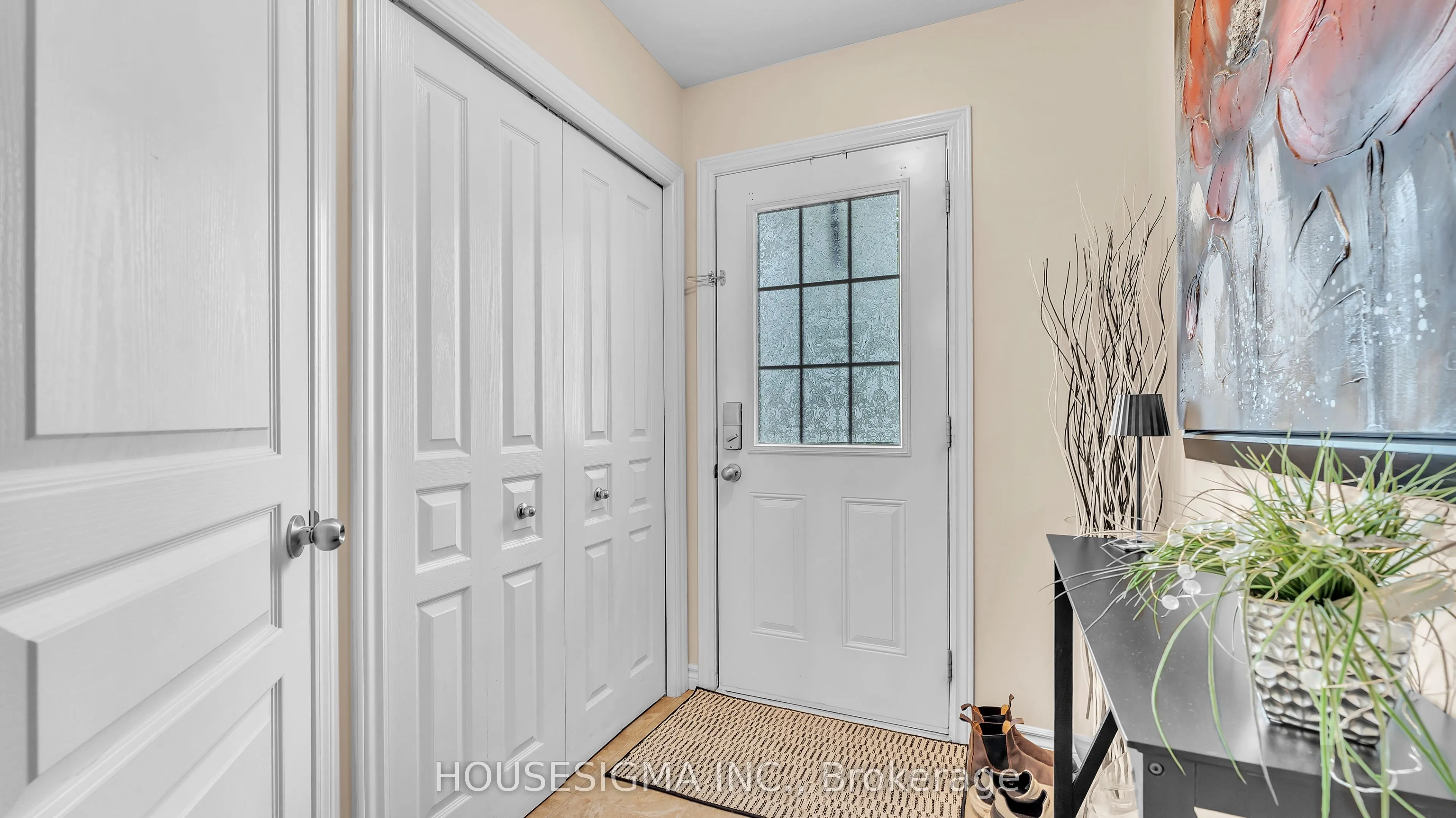939 Silverfox Crescent