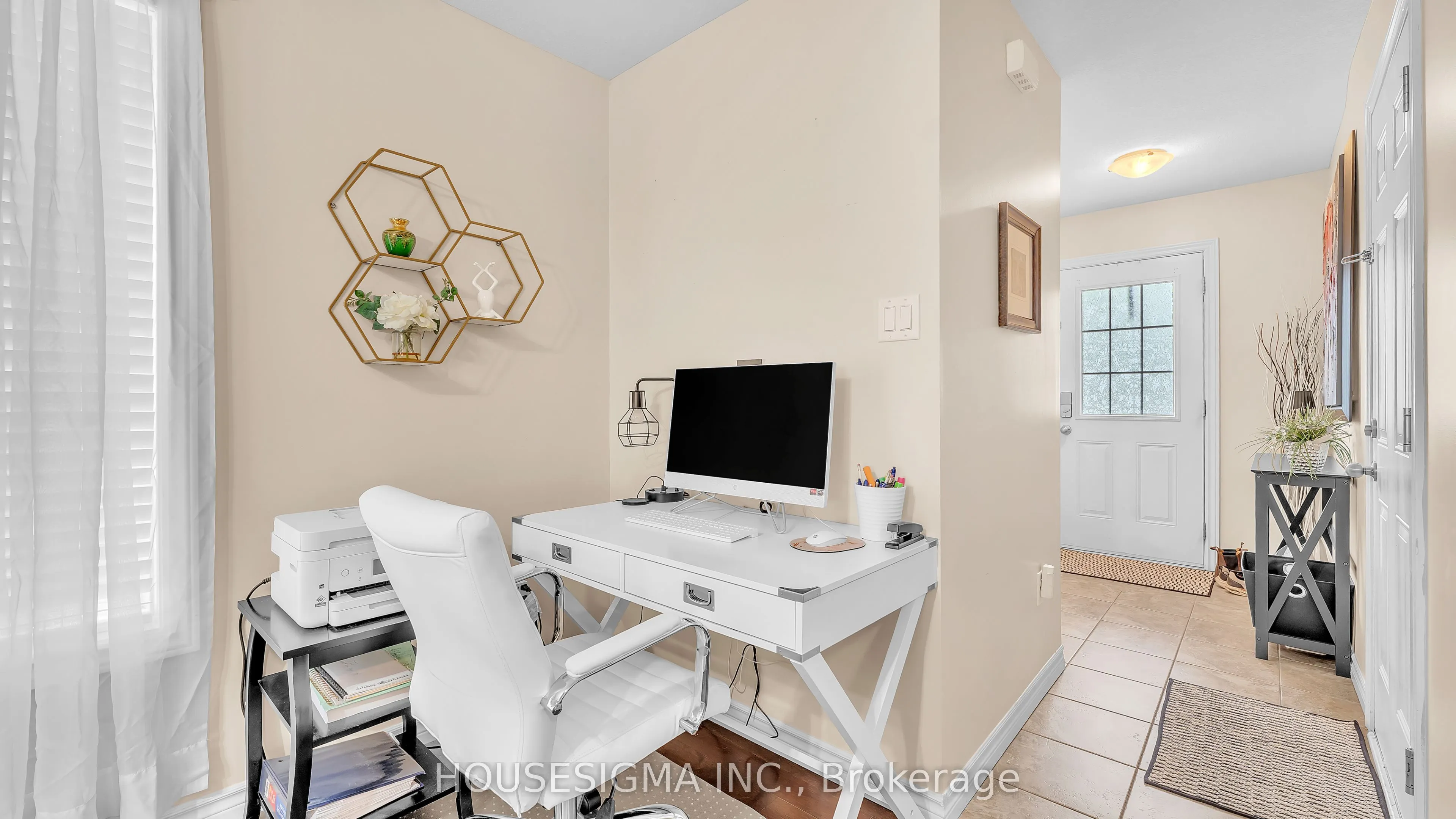 939 Silverfox Crescent