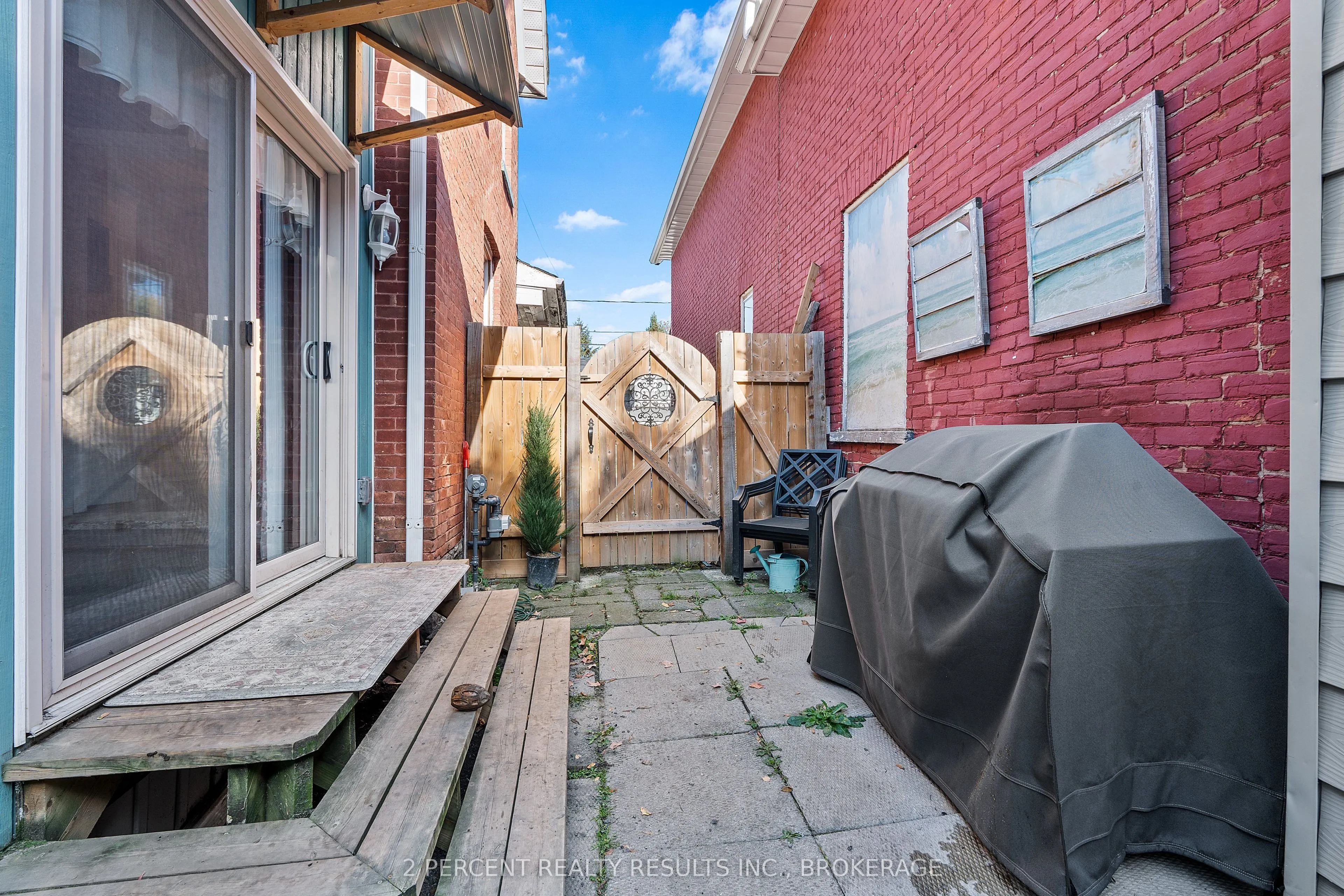 145 Pearl Street W