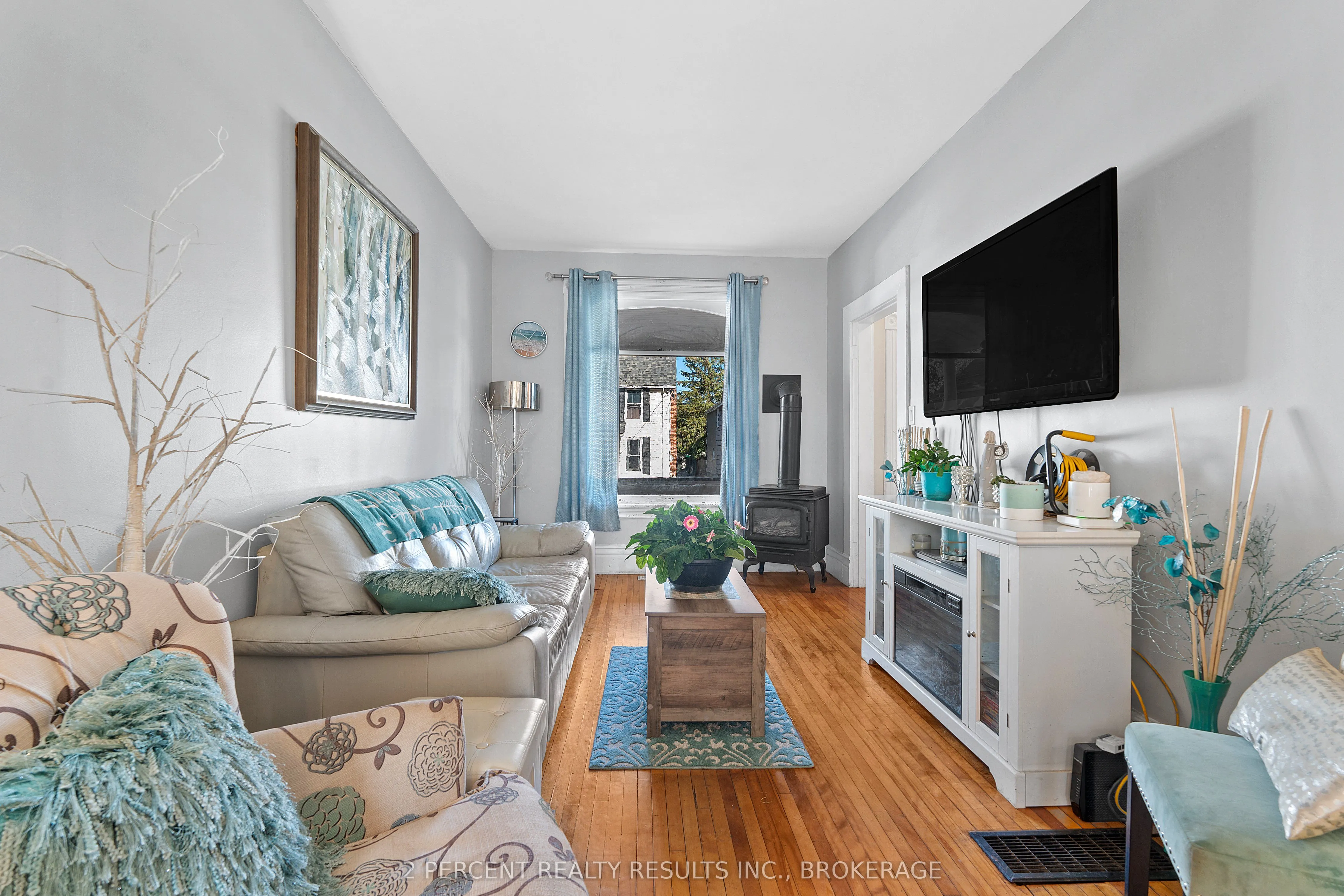 145 Pearl Street W