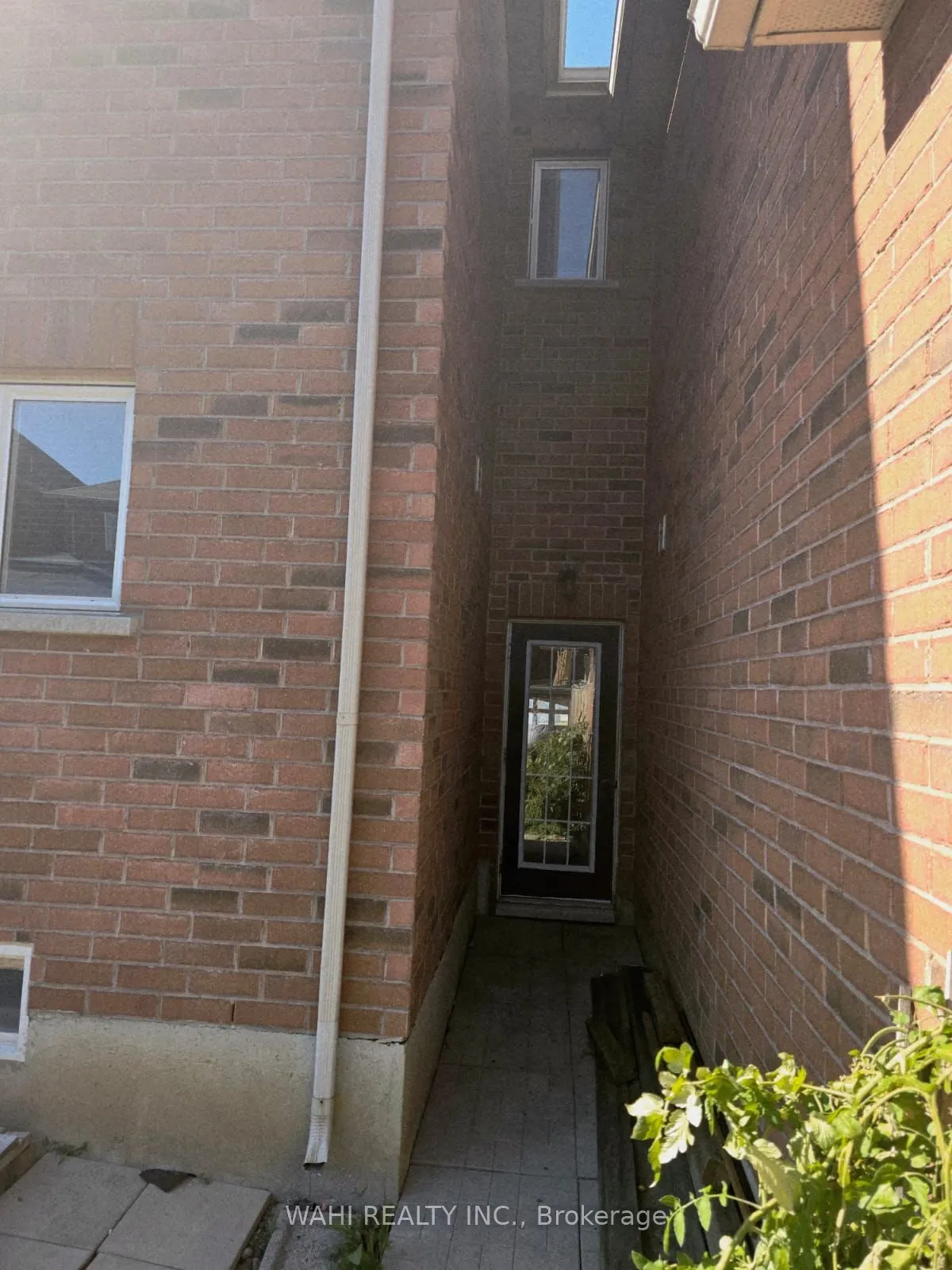 8 Lockport Way