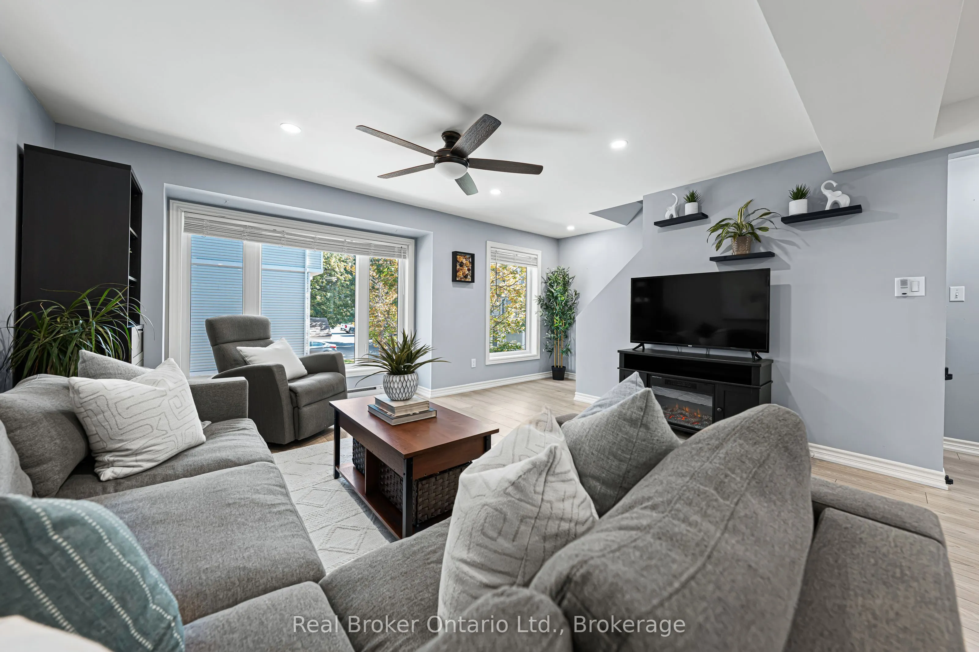 320 Alma Street, #10