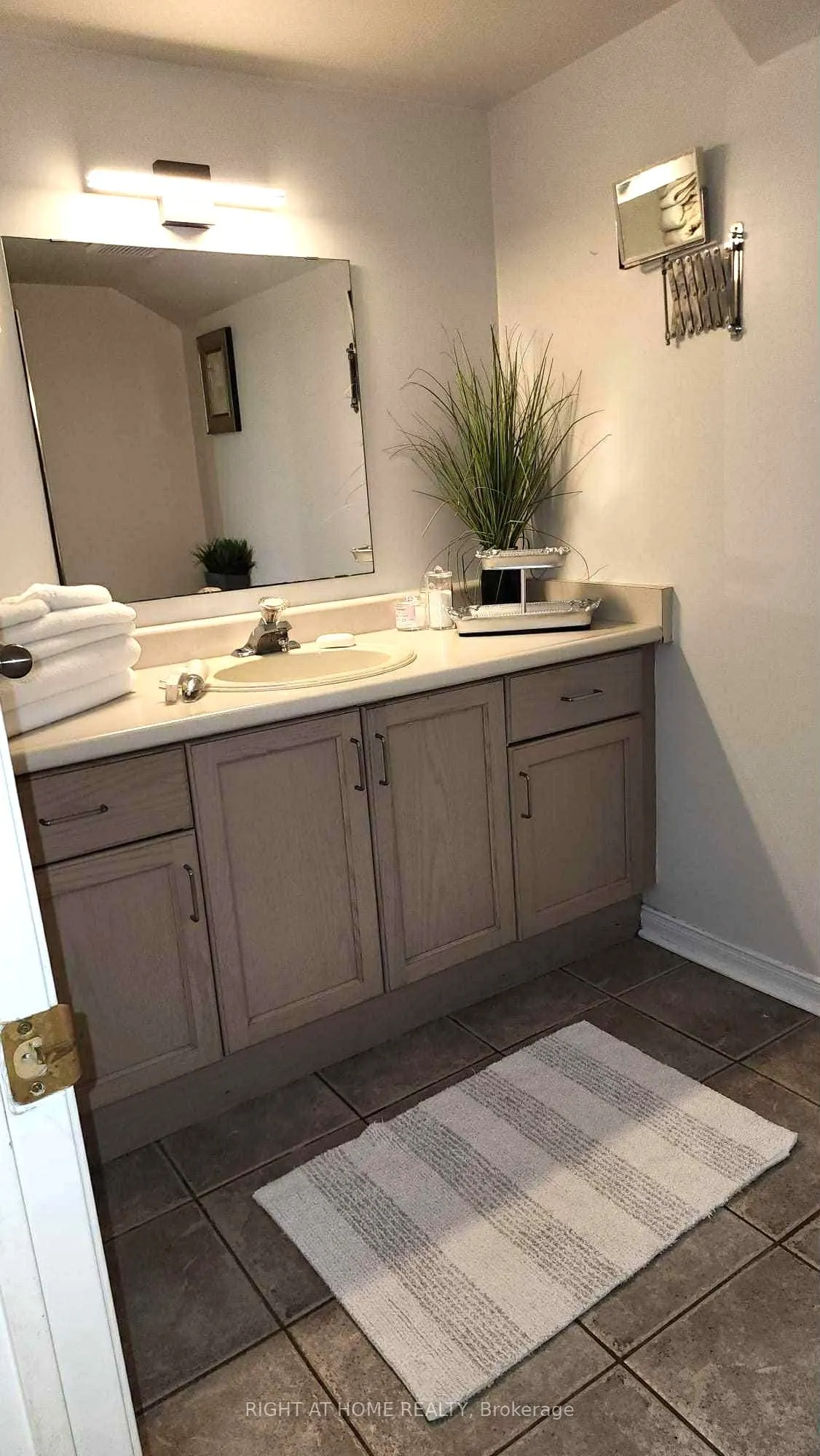 44 Meadowlands Boulevard, #BASEMENT