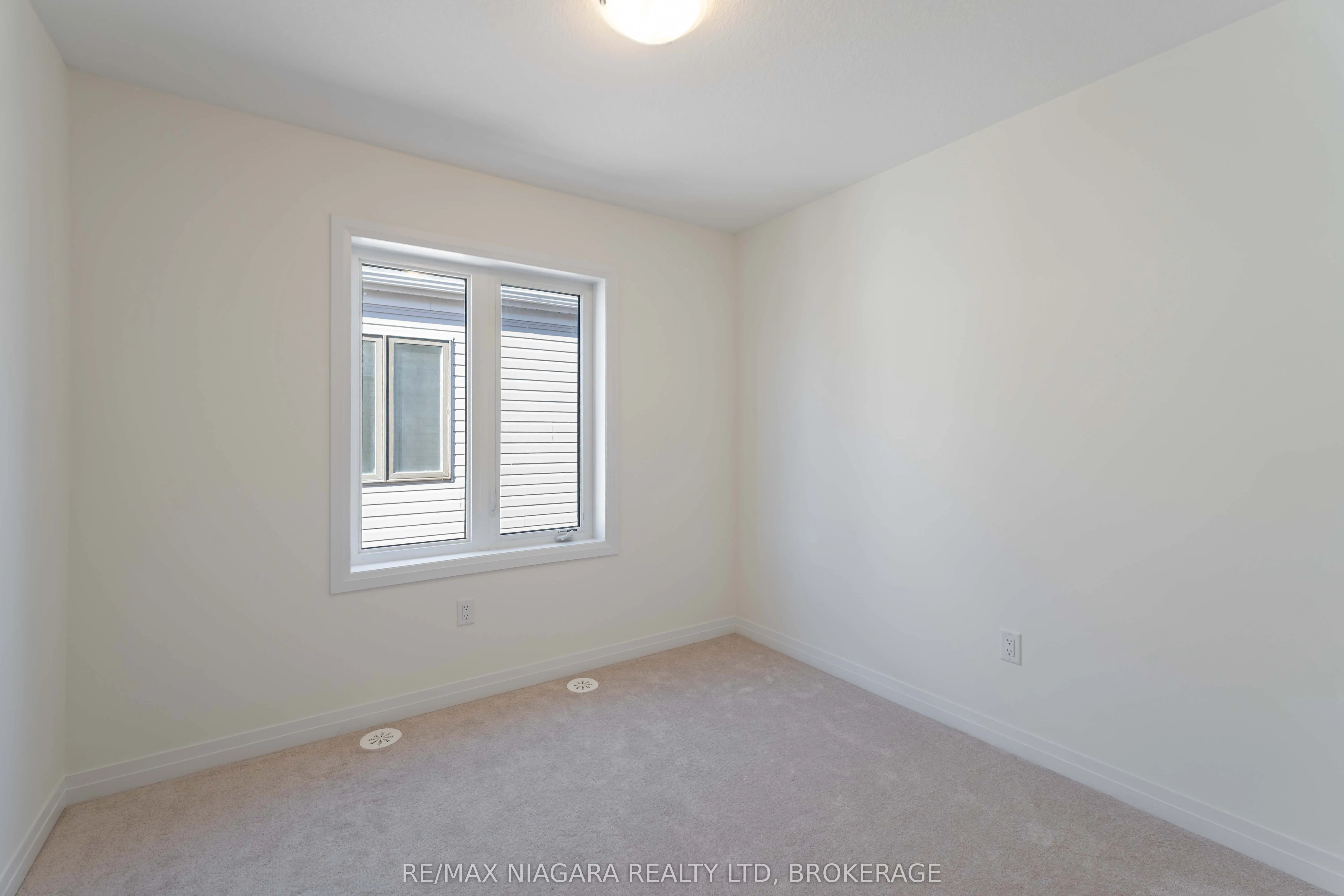 12 Feather Road
