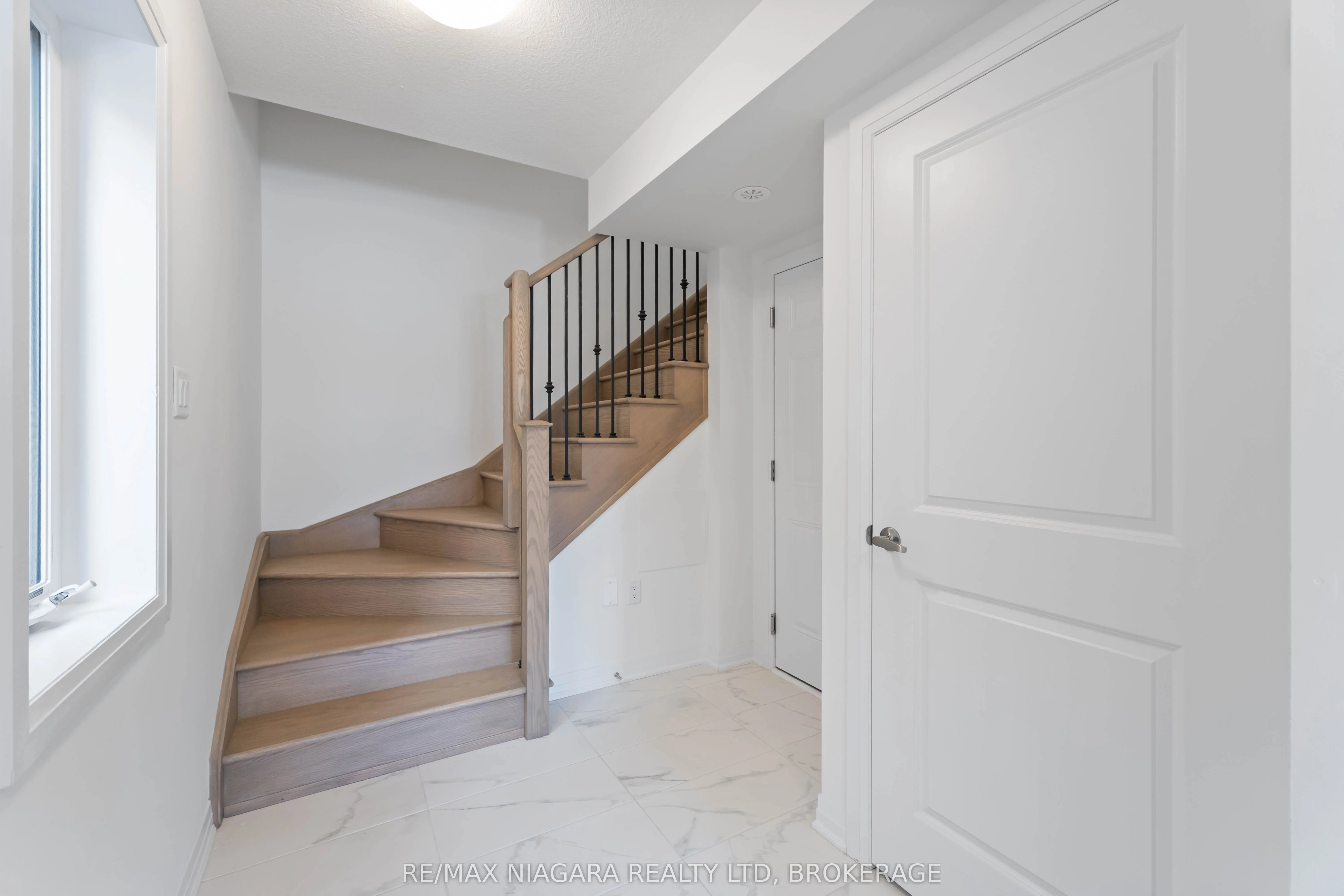 12 Feather Road