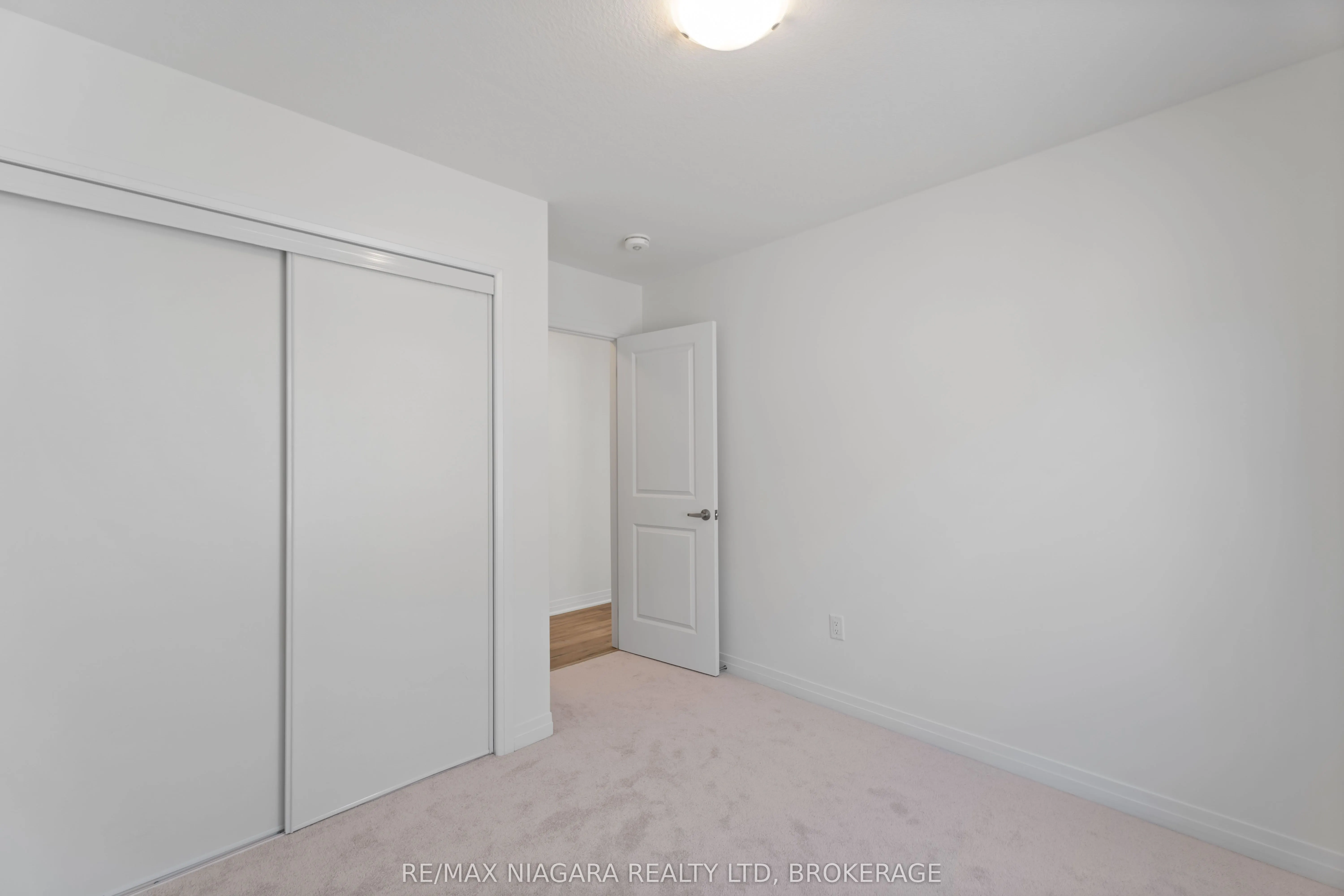 12 Feather Road