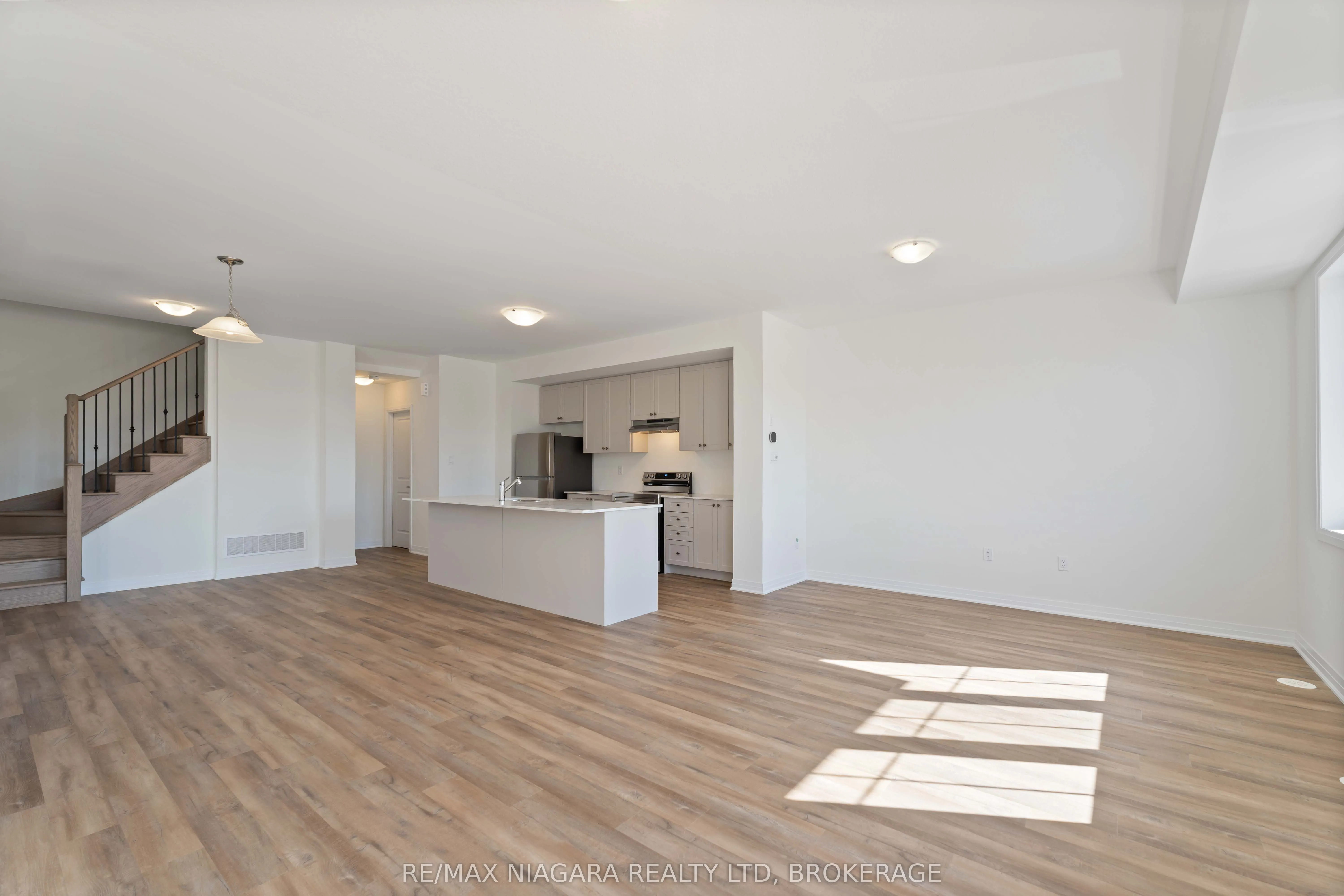 12 Feather Road