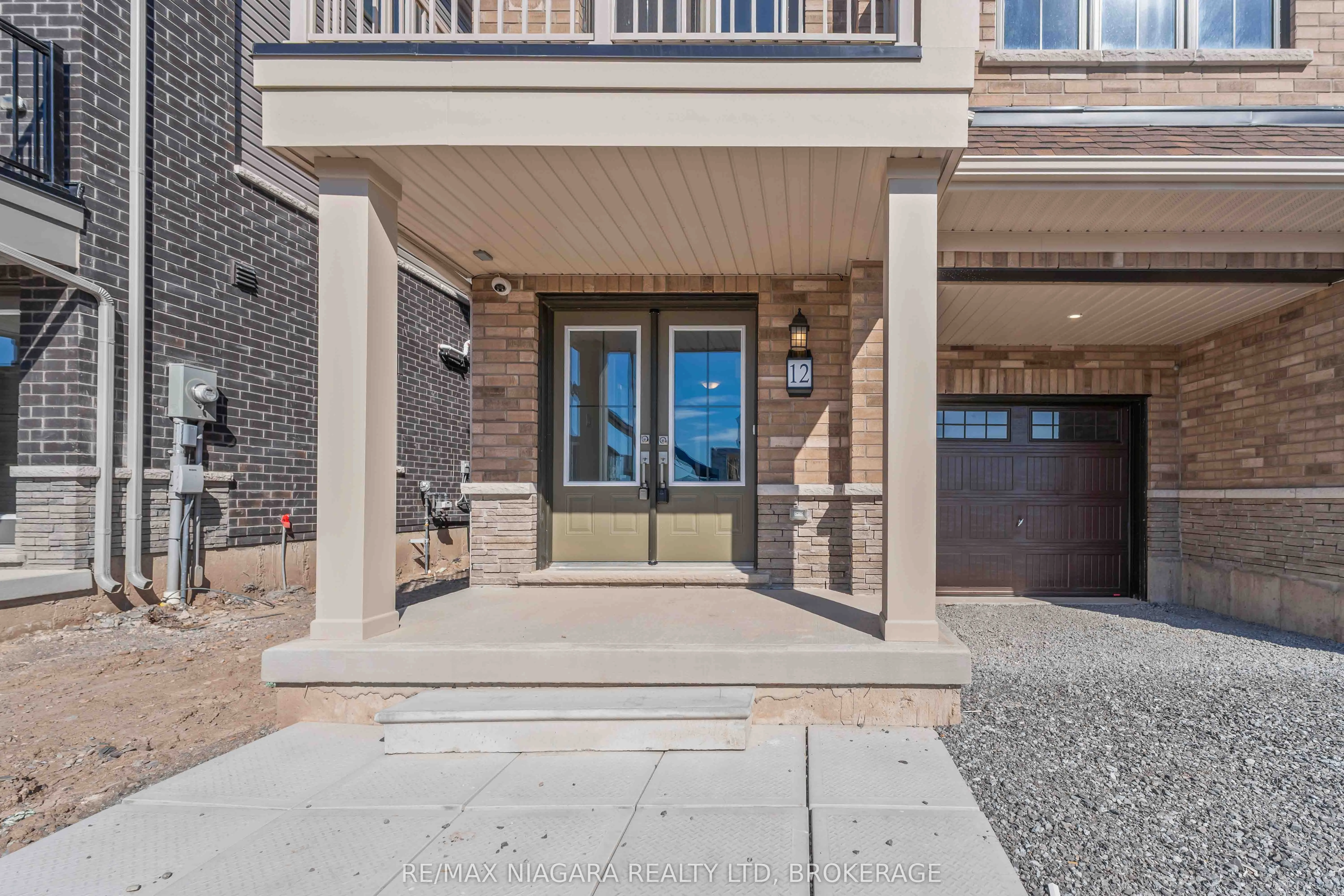 12 Feather Road