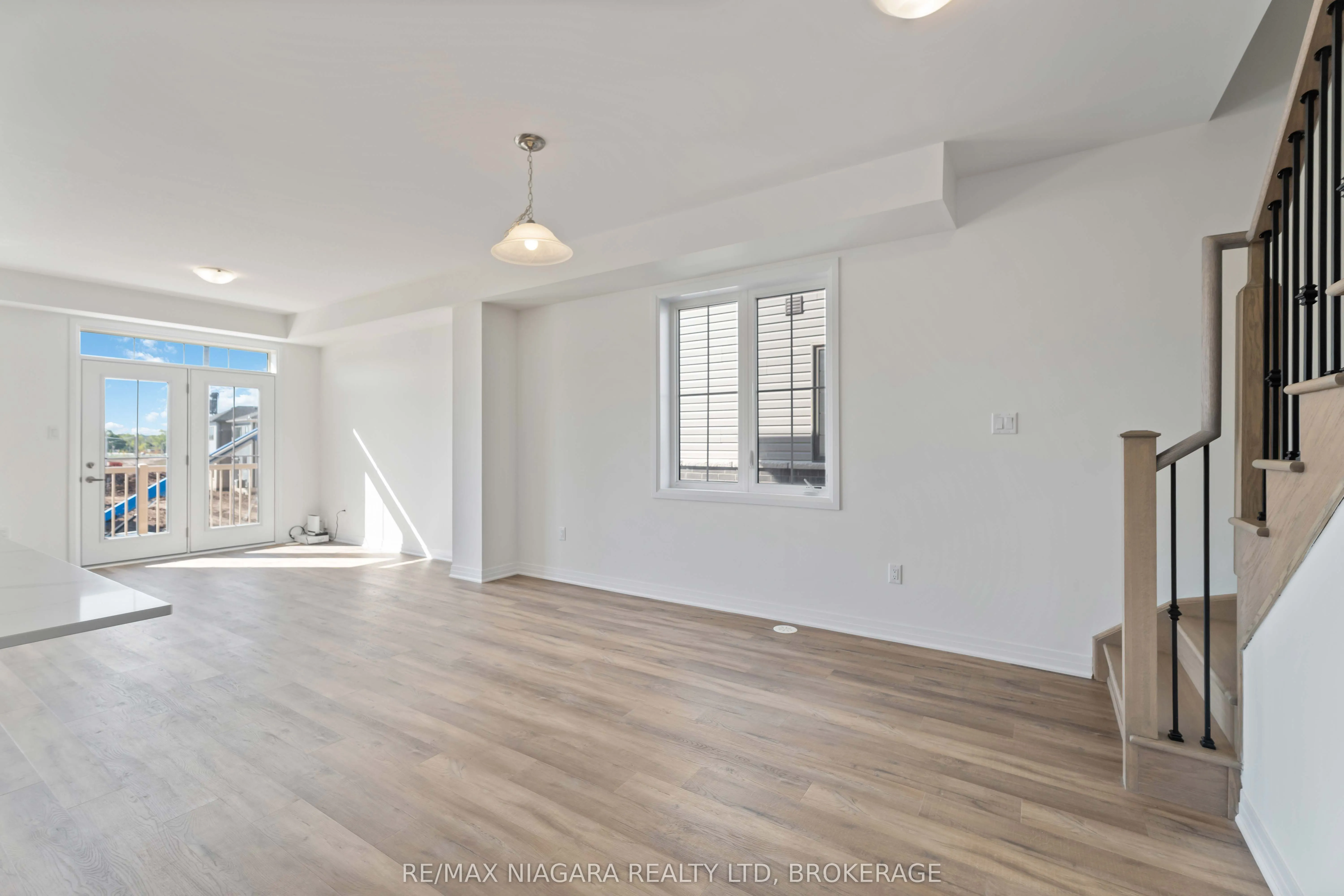 12 Feather Road