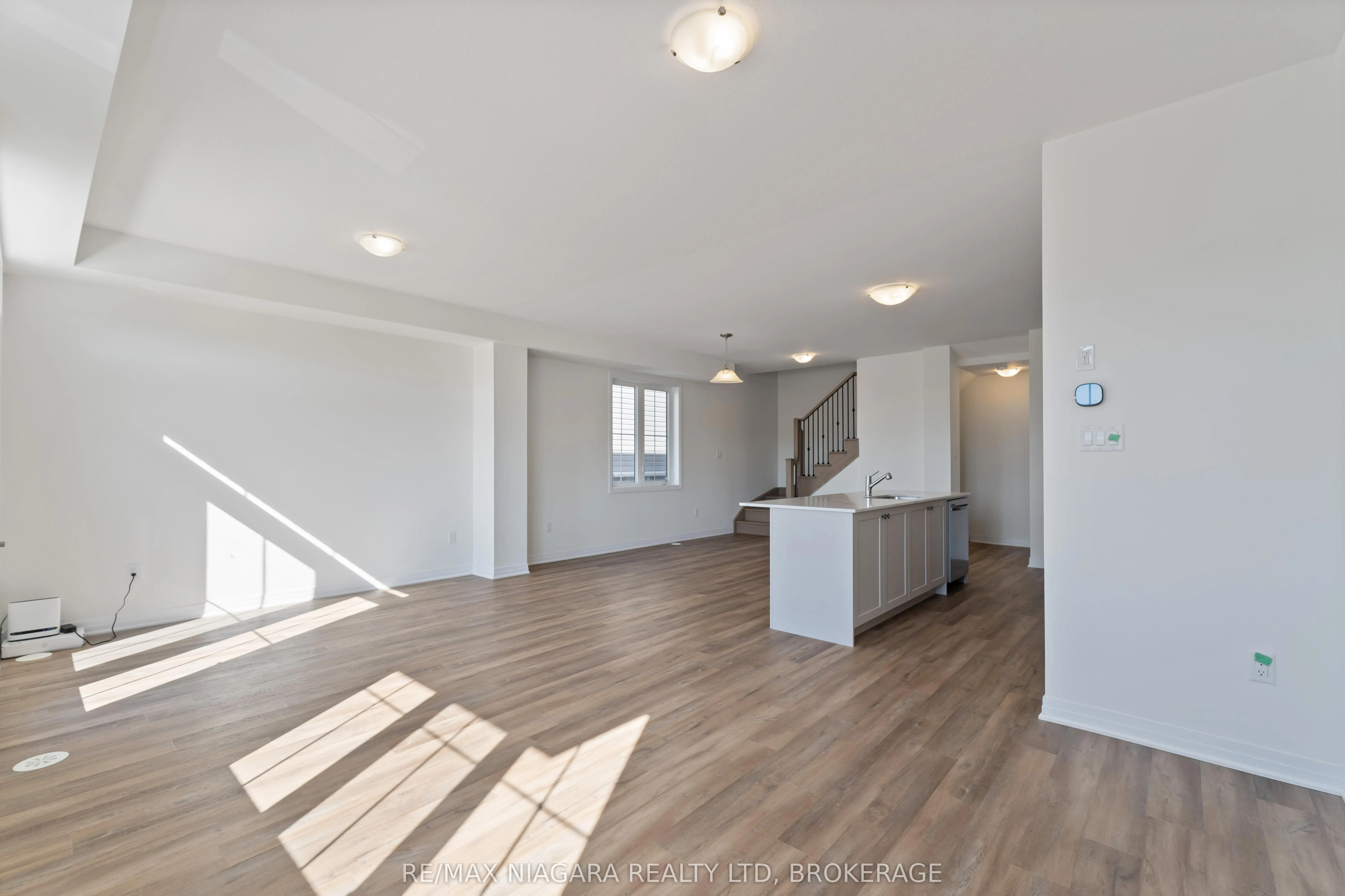 12 Feather Road