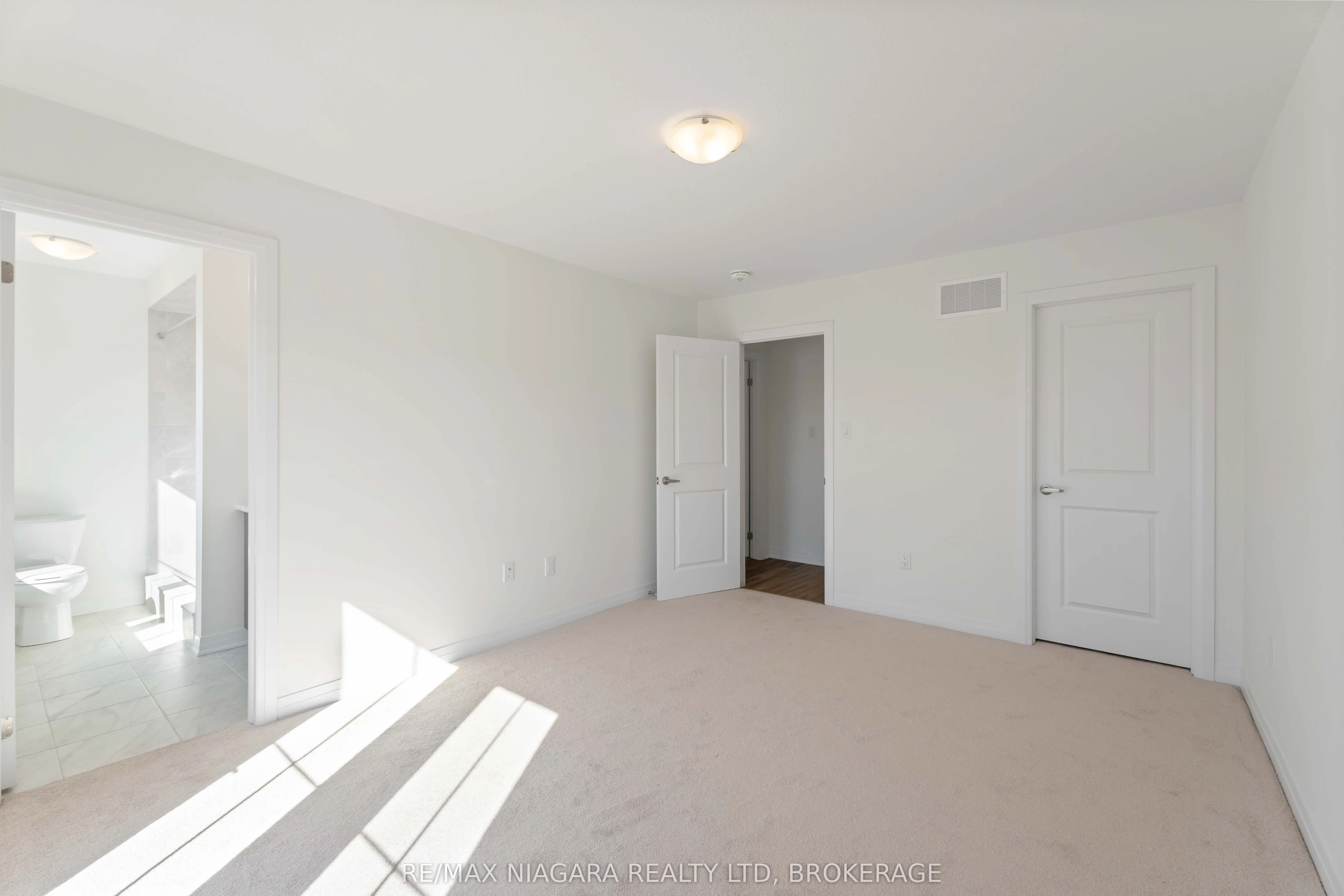 12 Feather Road