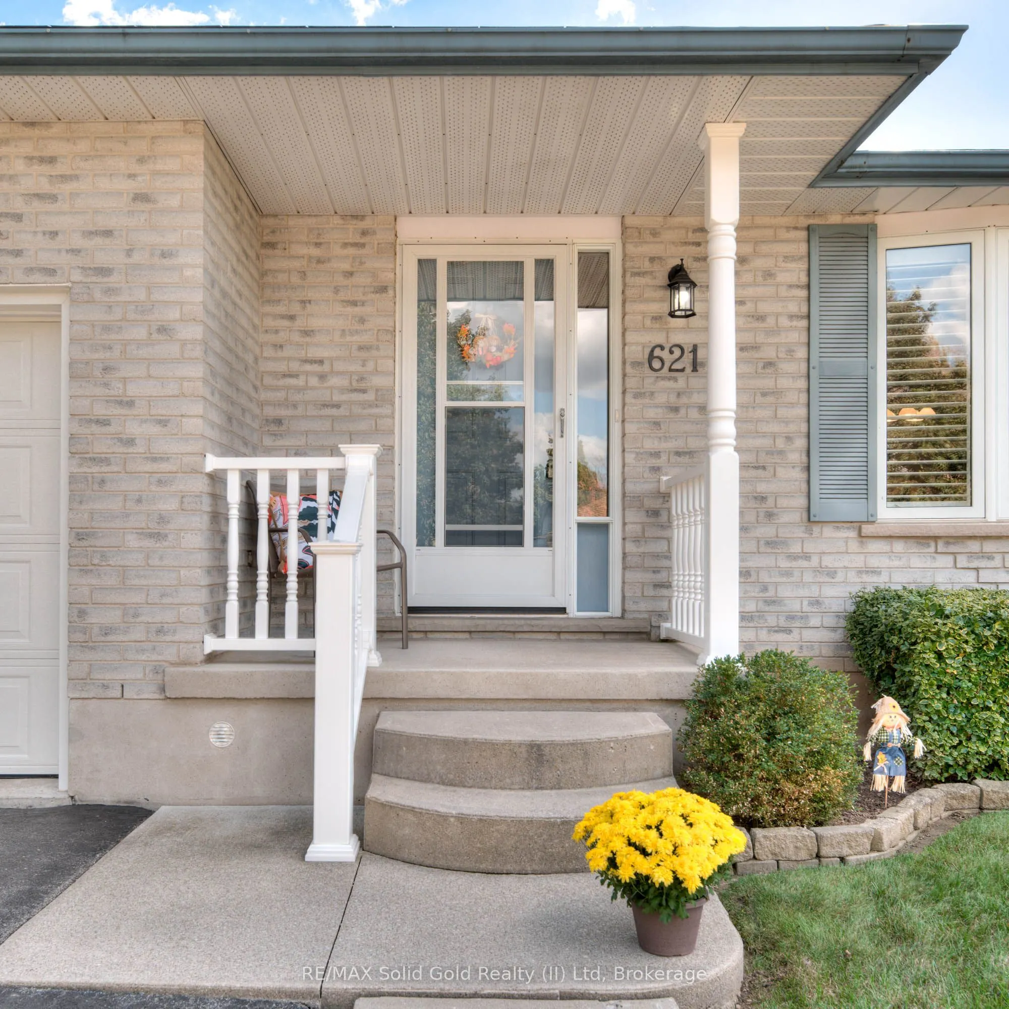 621 Sprucehurst Crescent