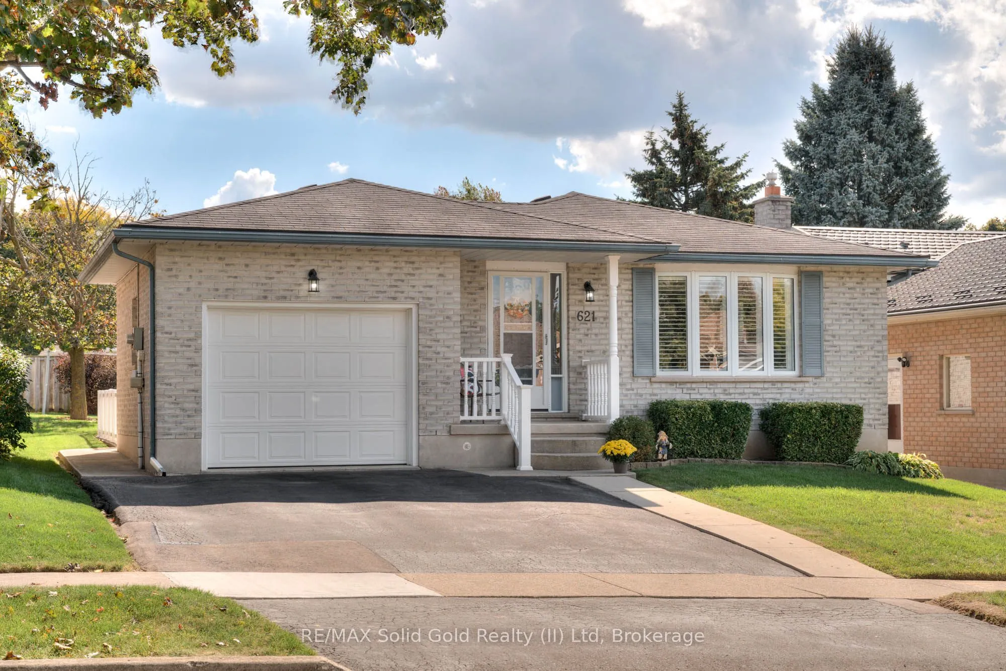 621 Sprucehurst Crescent
