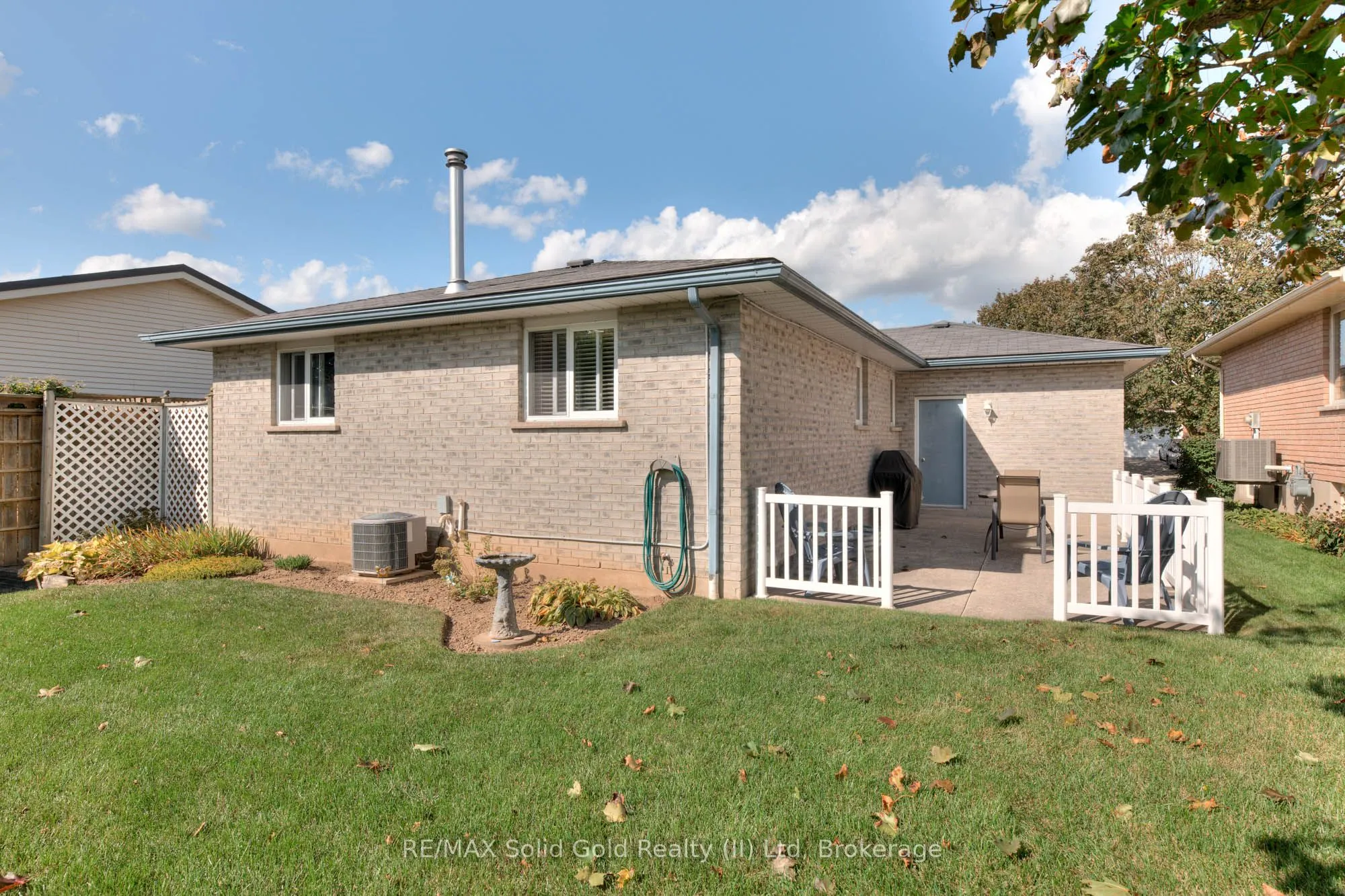 621 Sprucehurst Crescent