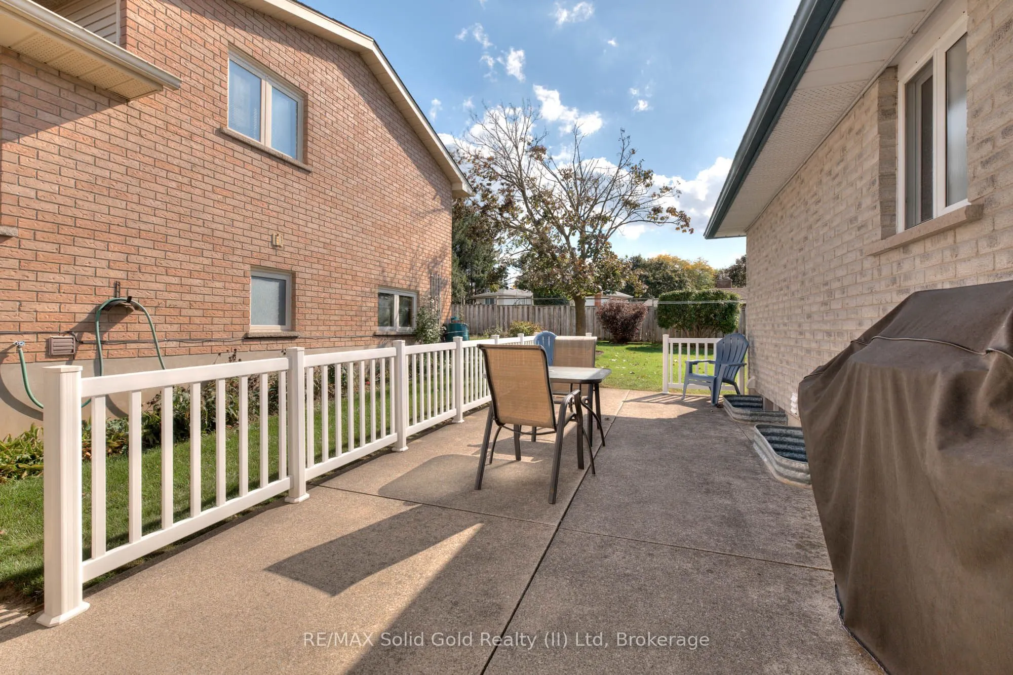621 Sprucehurst Crescent