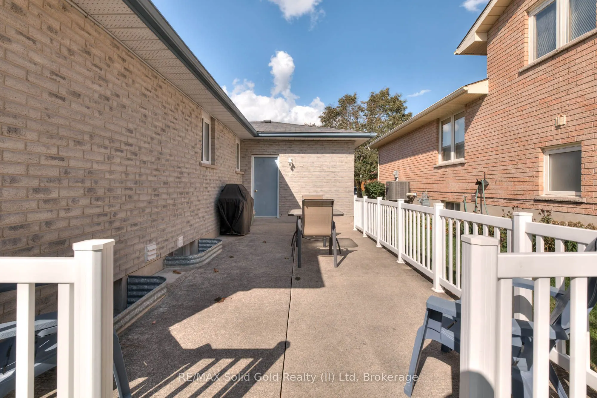 621 Sprucehurst Crescent