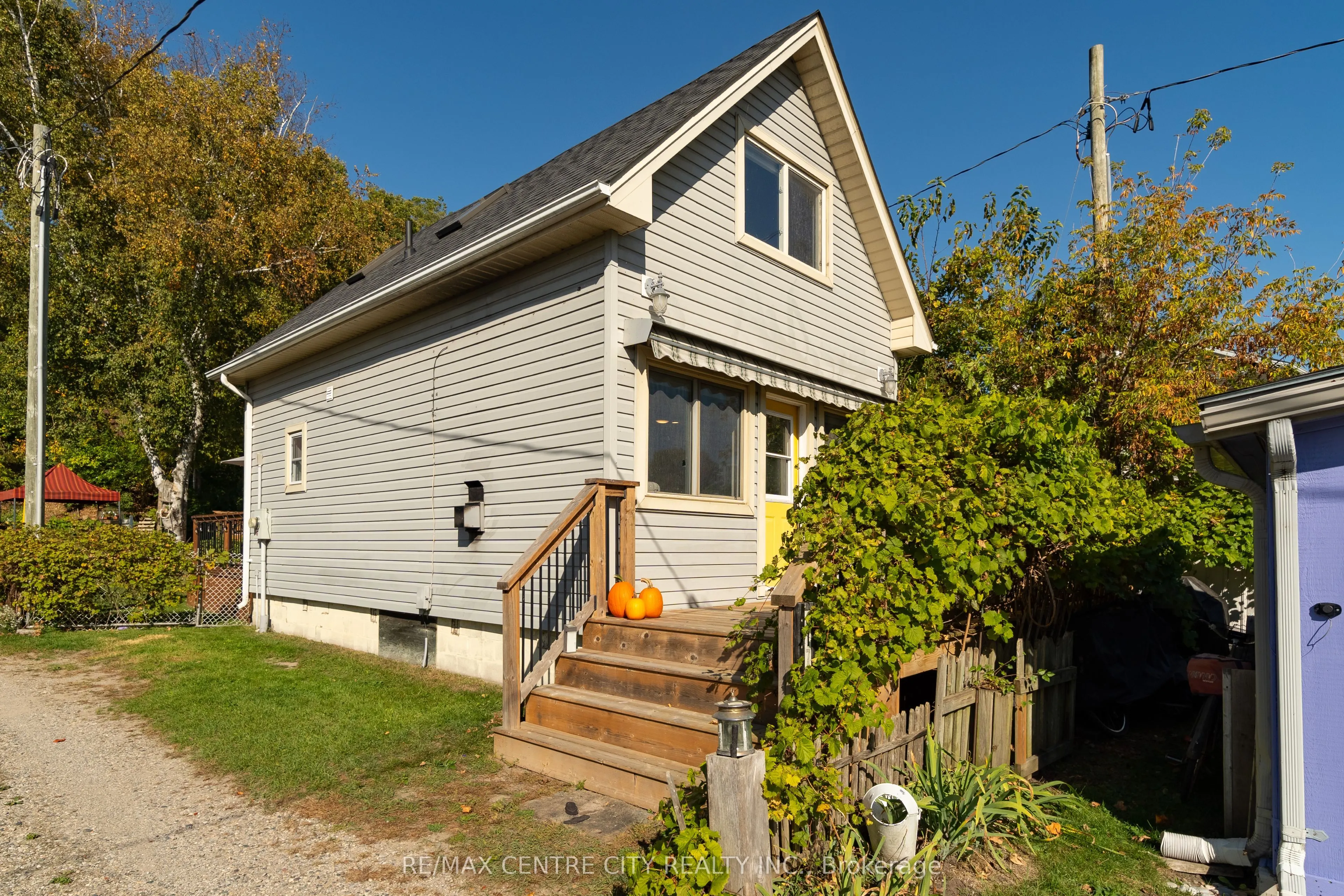 417 Edith Cavell Boulevard