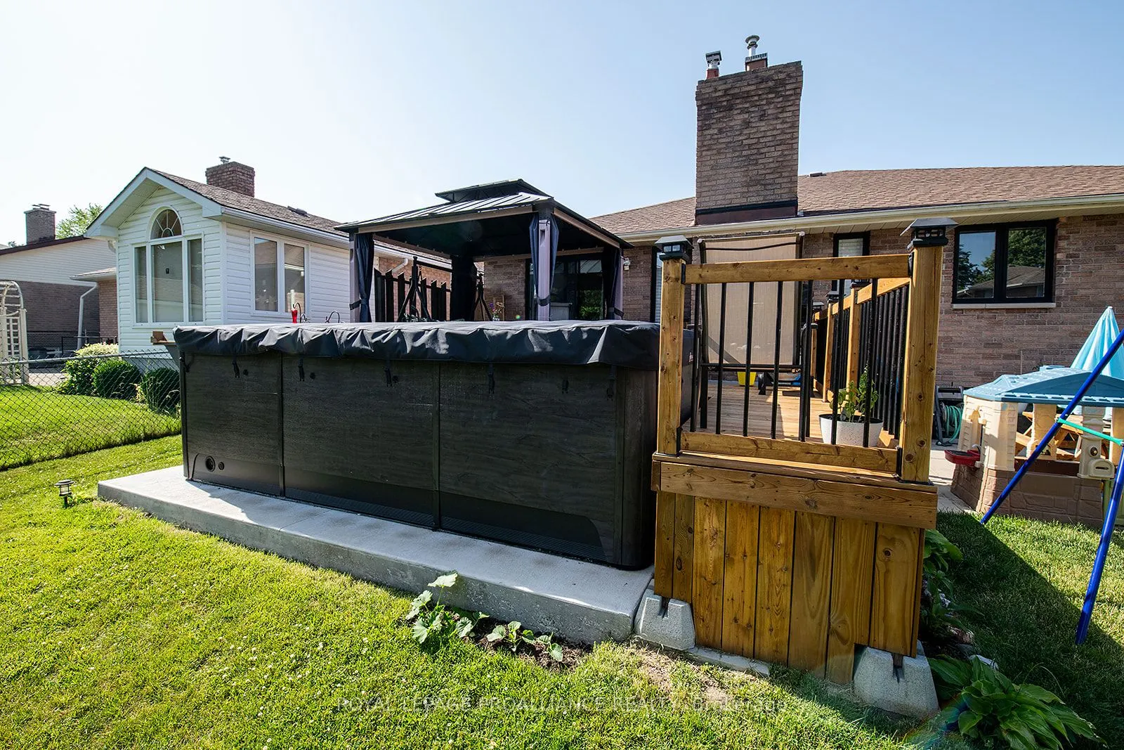 583 Victoria Avenue
