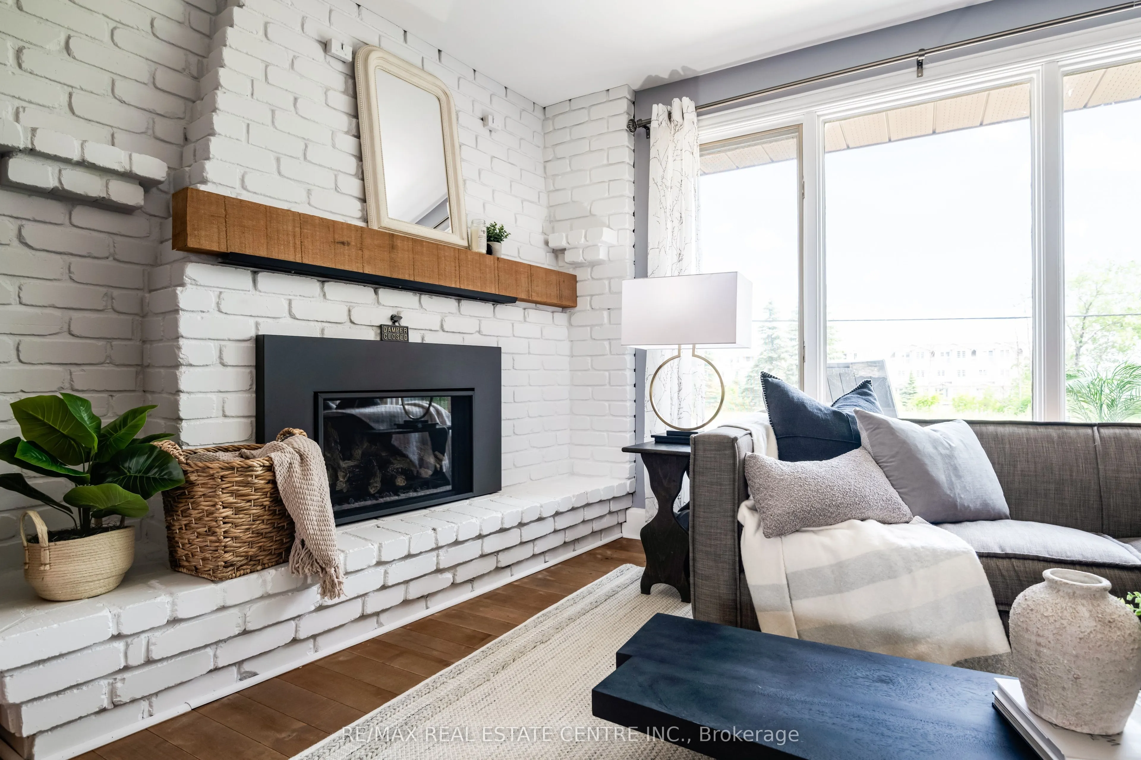188 Lakeshore Road E
