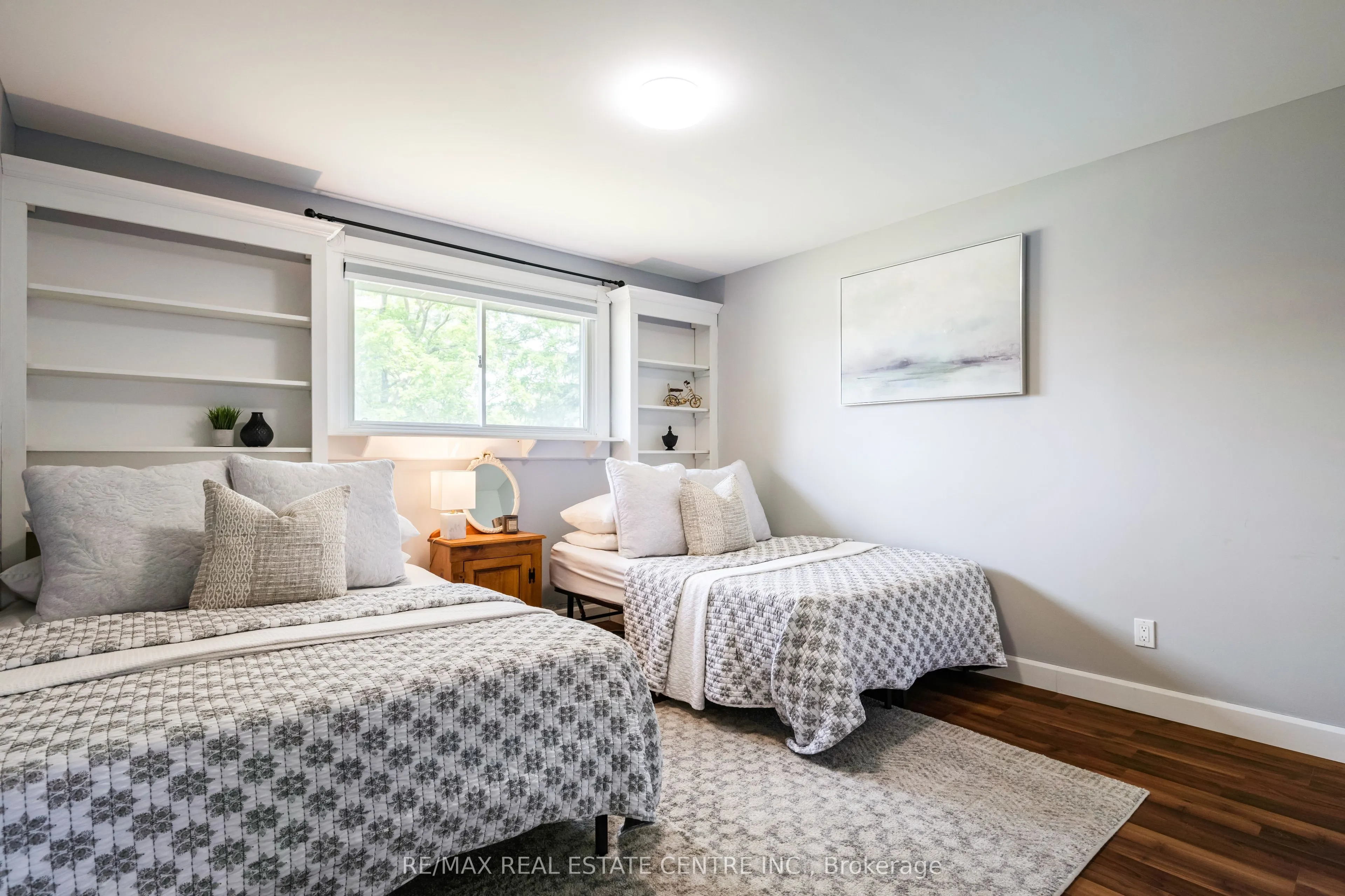 188 Lakeshore Road E