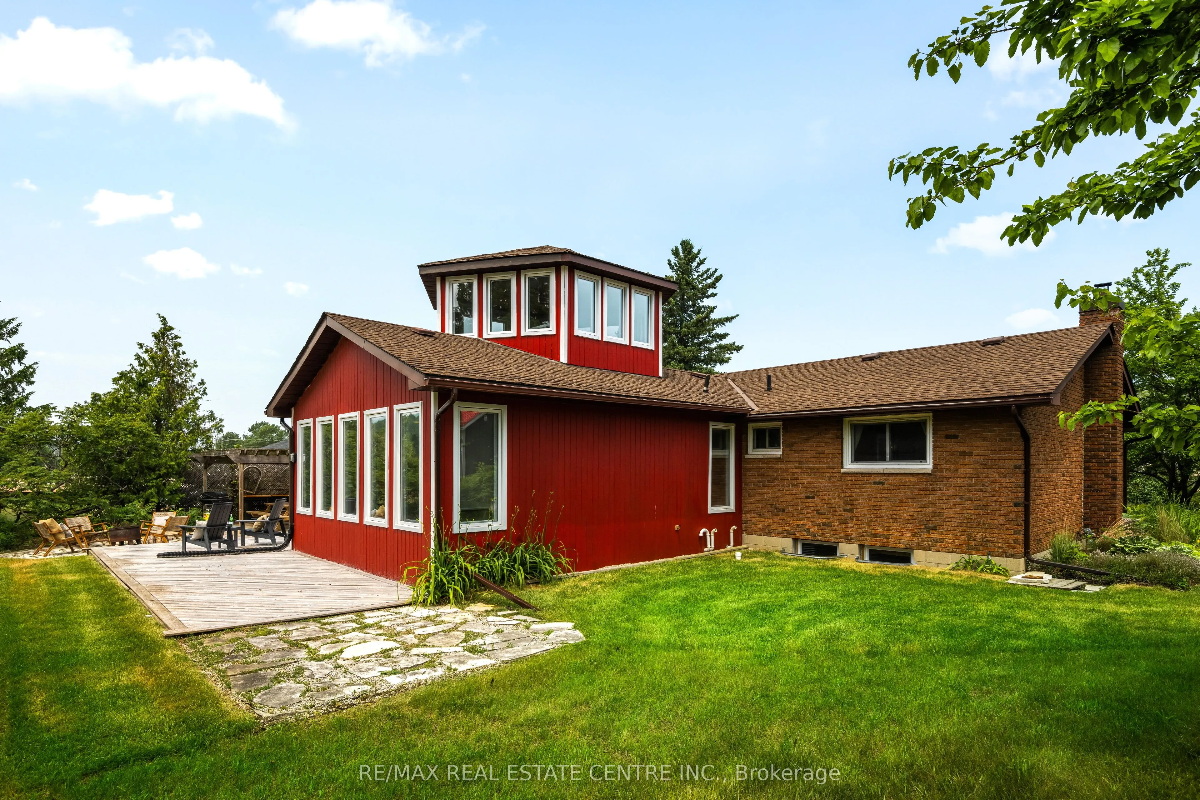 188 Lakeshore Road E