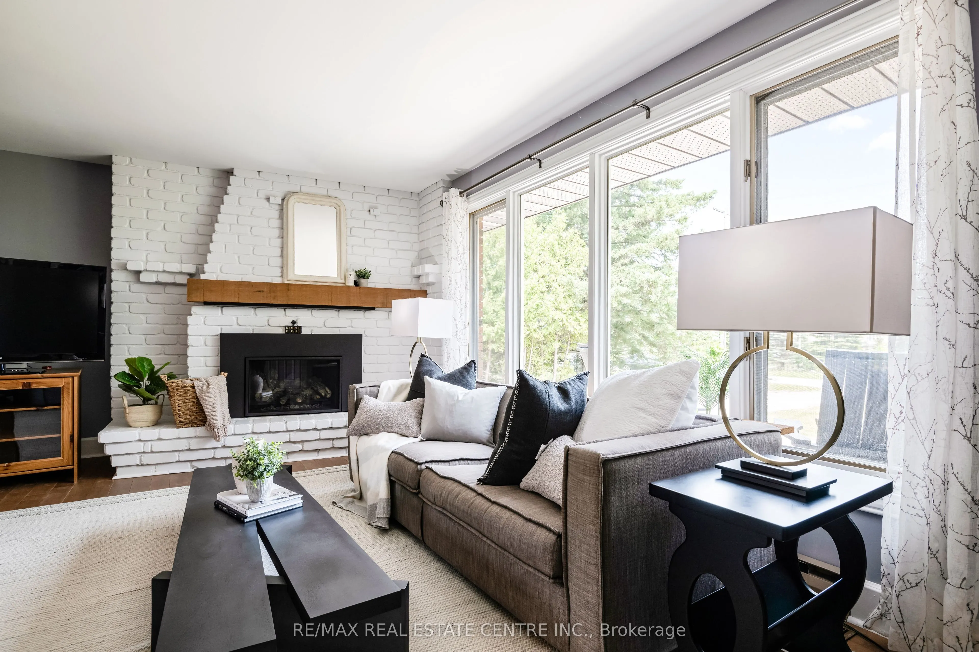 188 Lakeshore Road E