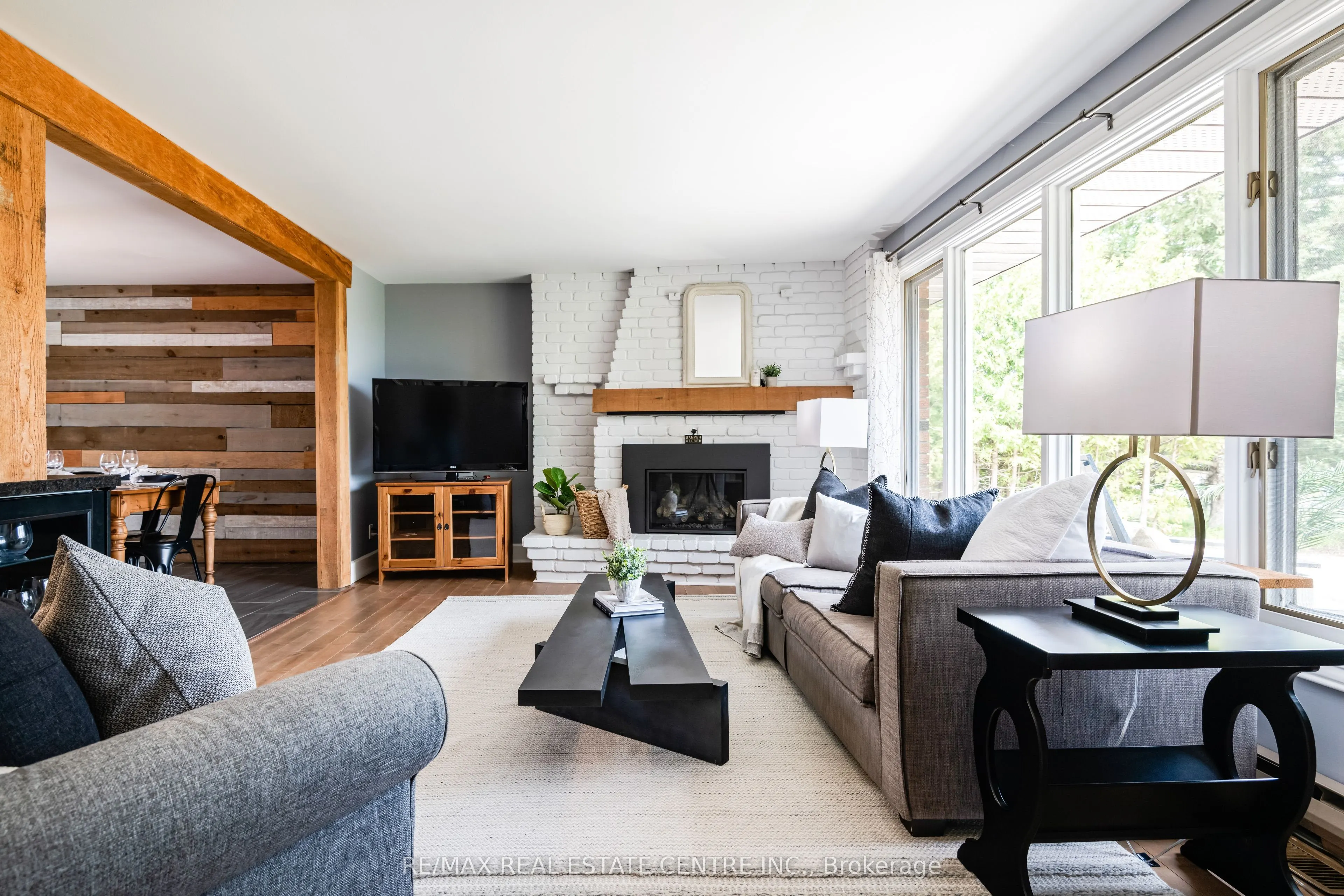188 Lakeshore Road E