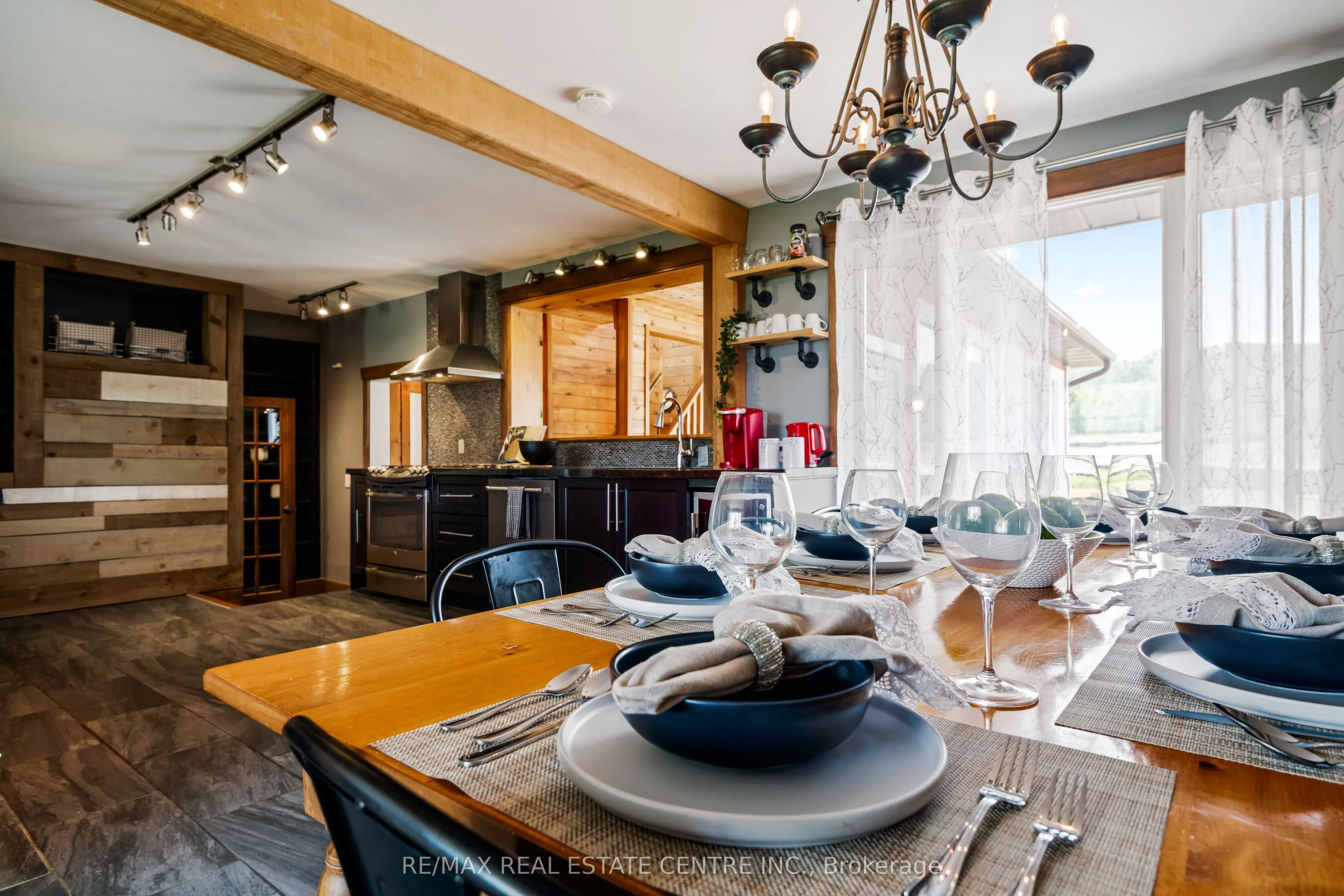 188 Lakeshore Road E