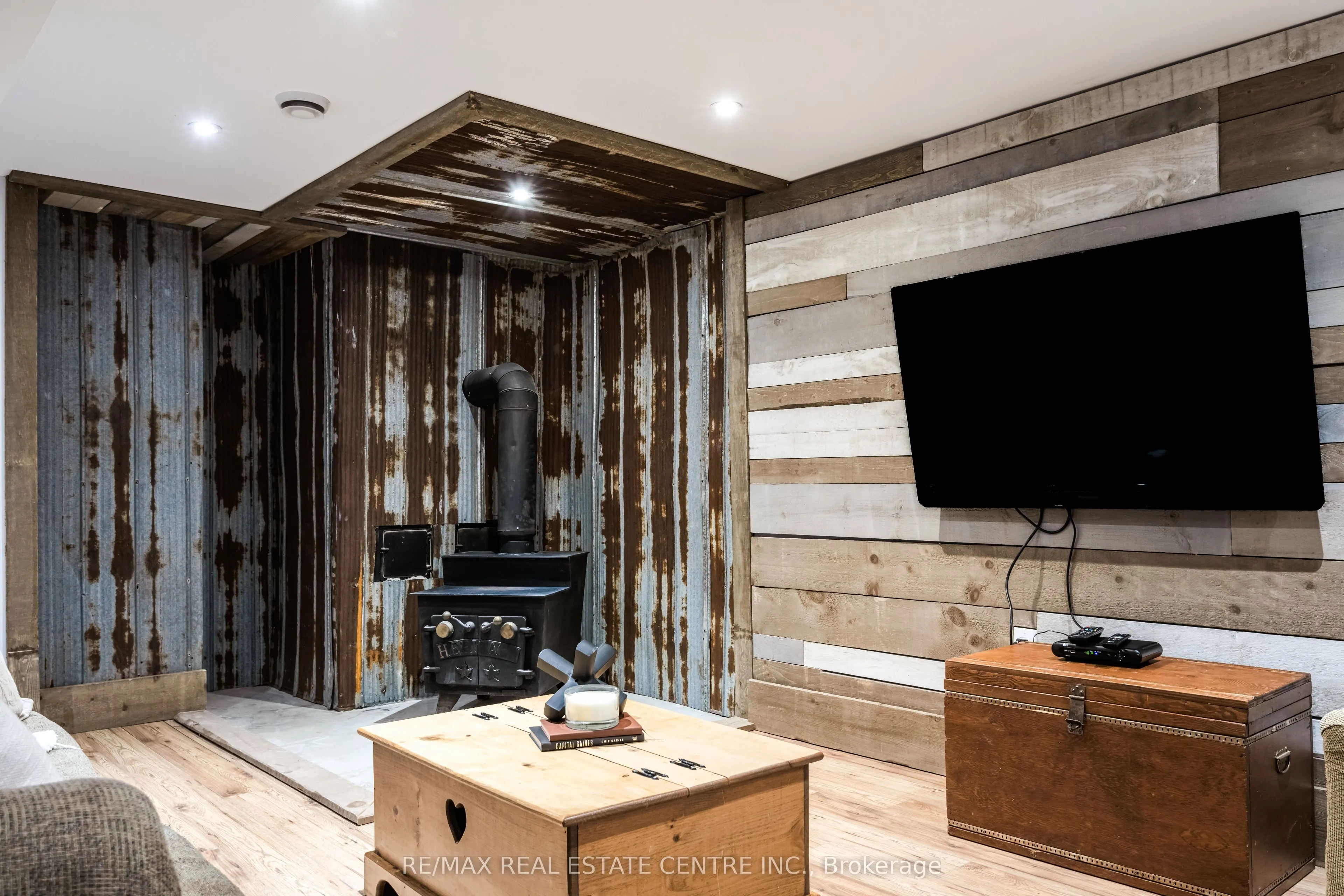 188 Lakeshore Road E
