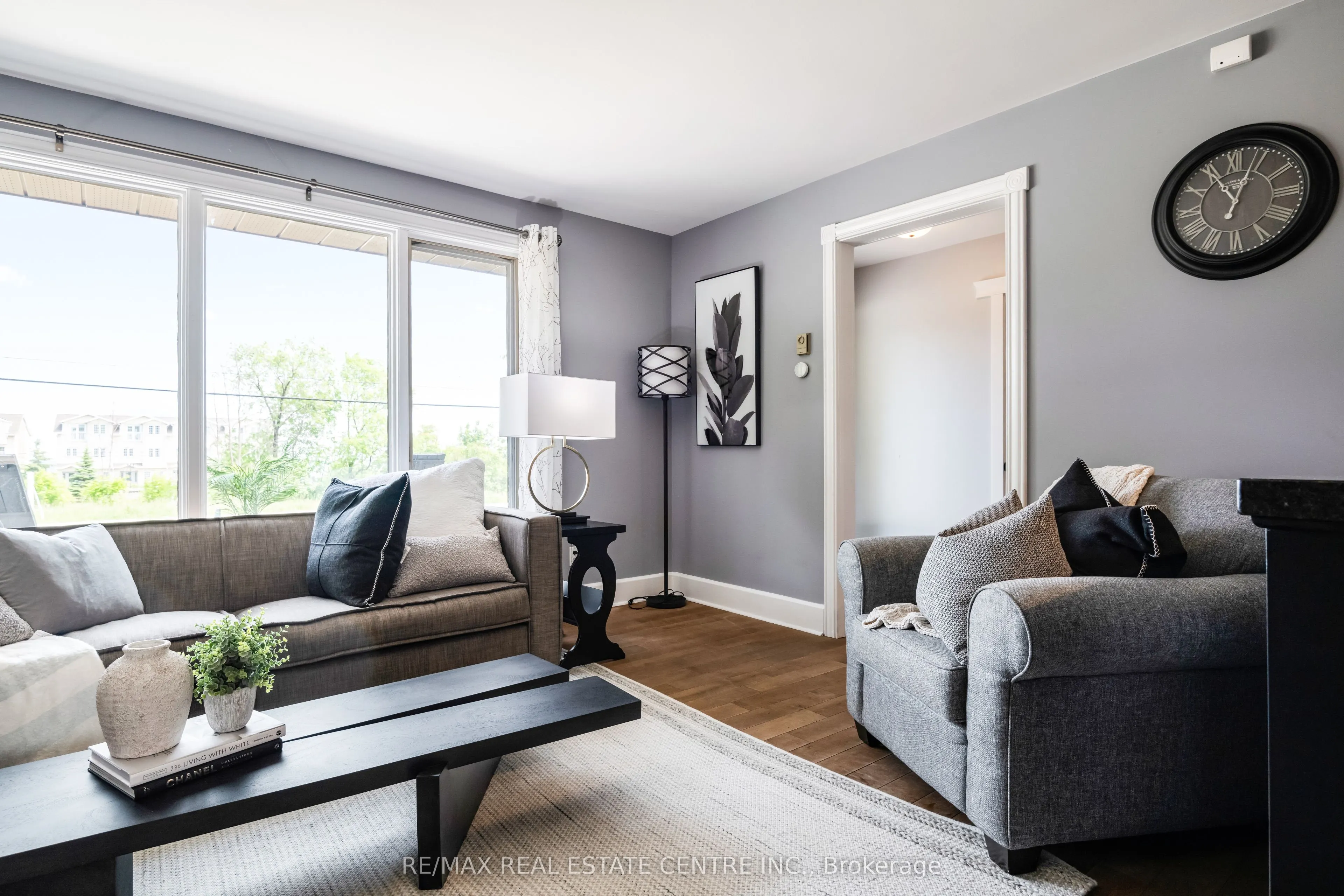 188 Lakeshore Road E