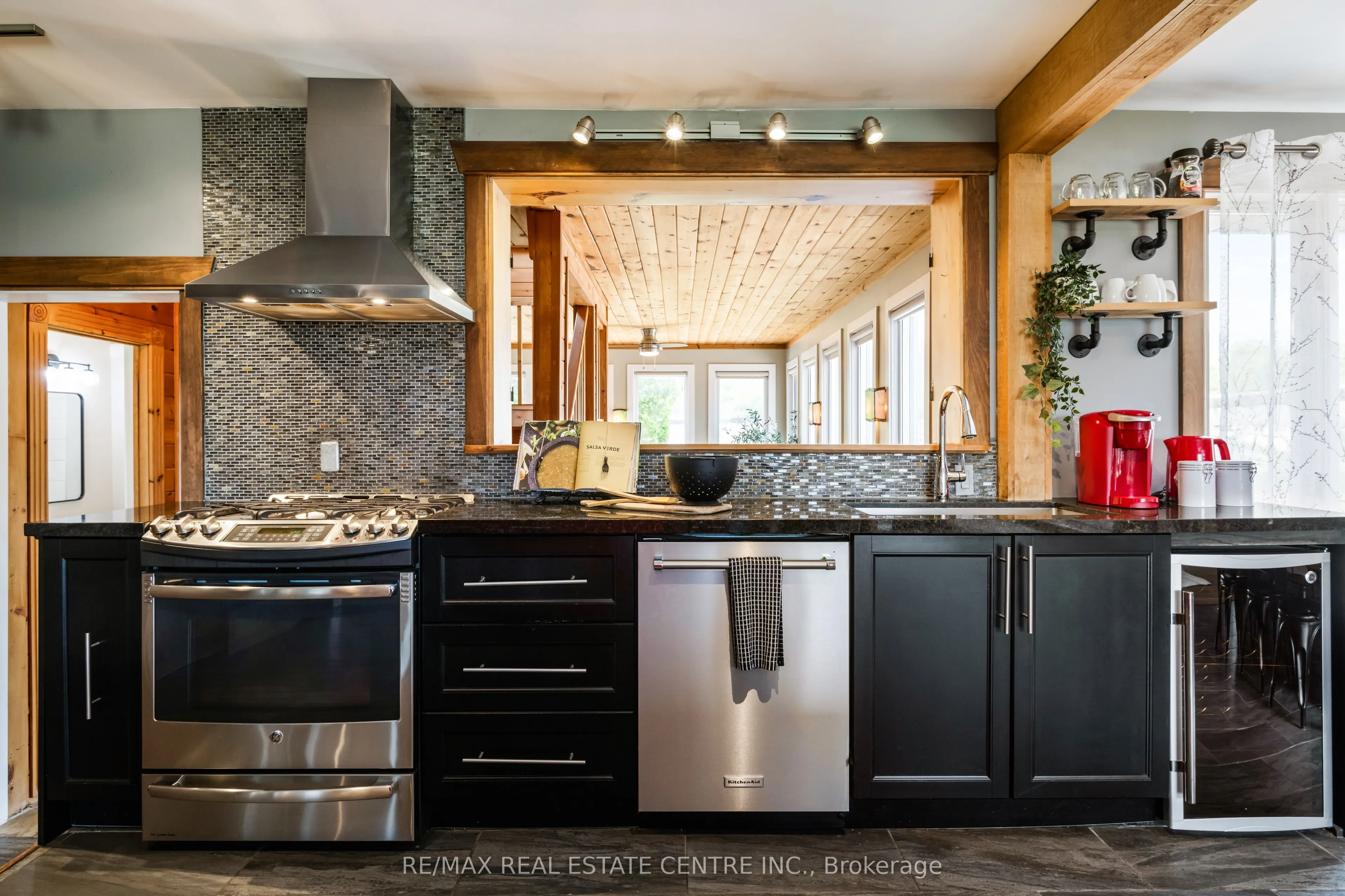 188 Lakeshore Road E