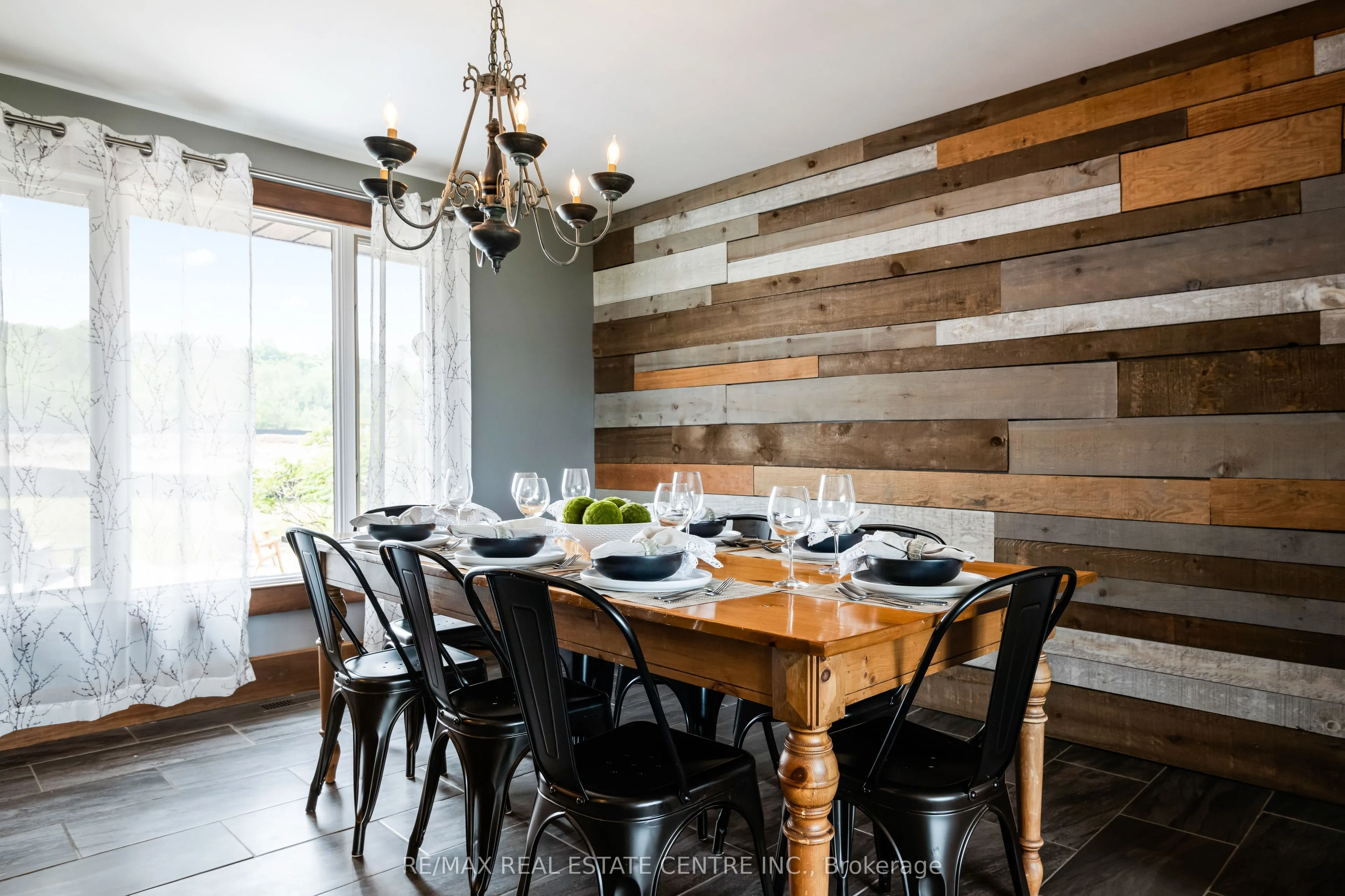 188 Lakeshore Road E
