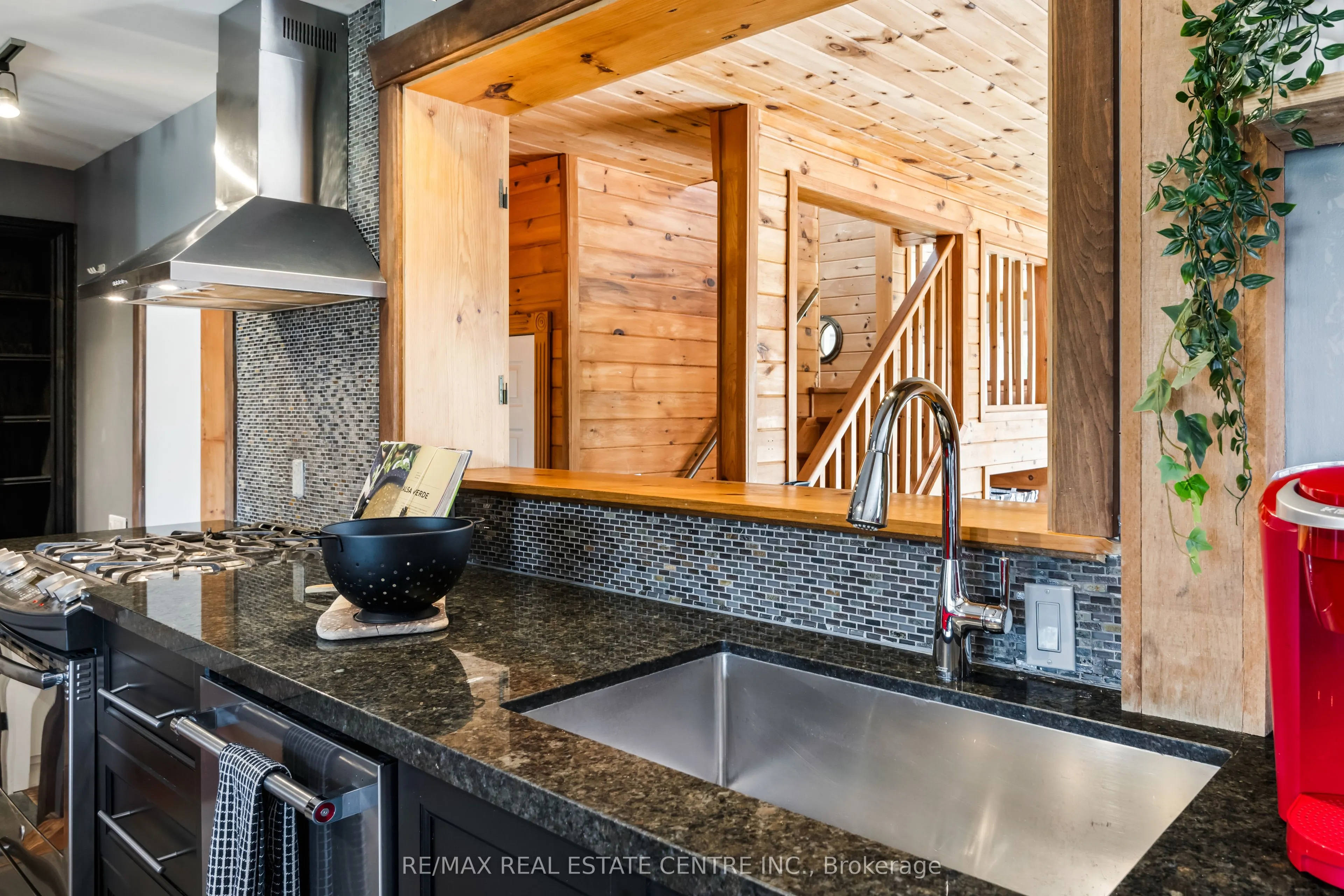 188 Lakeshore Road E