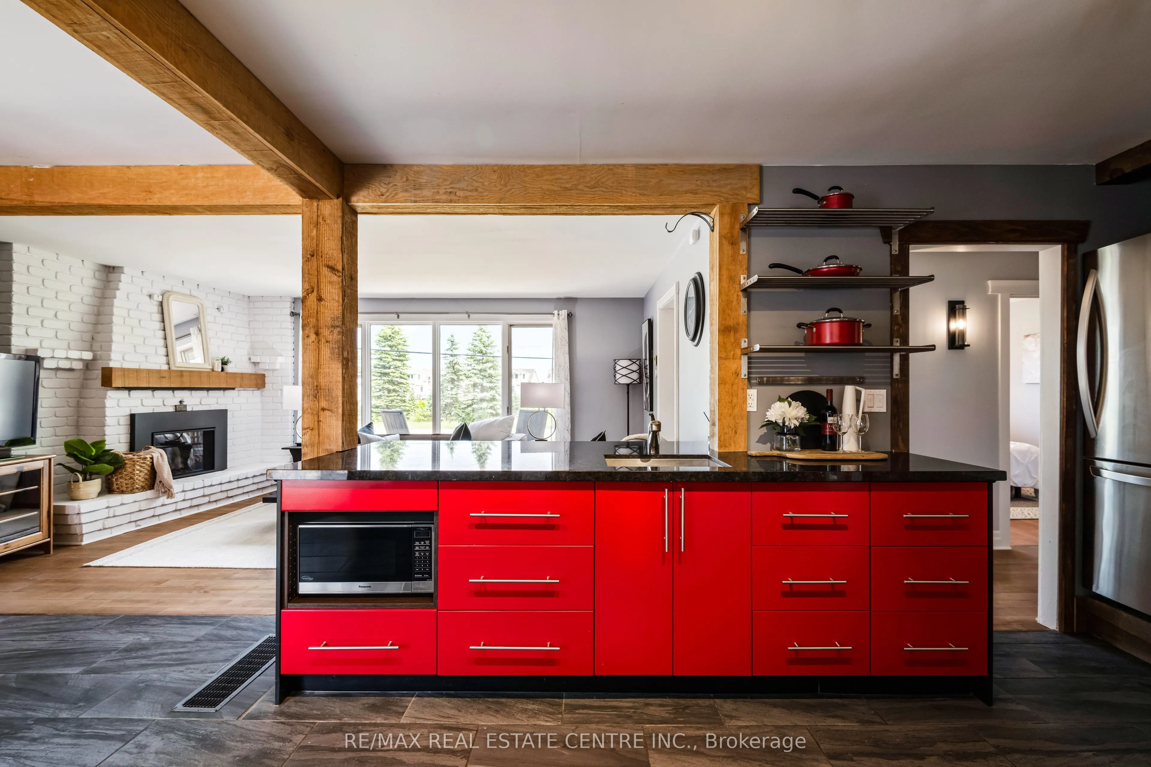 188 Lakeshore Road E