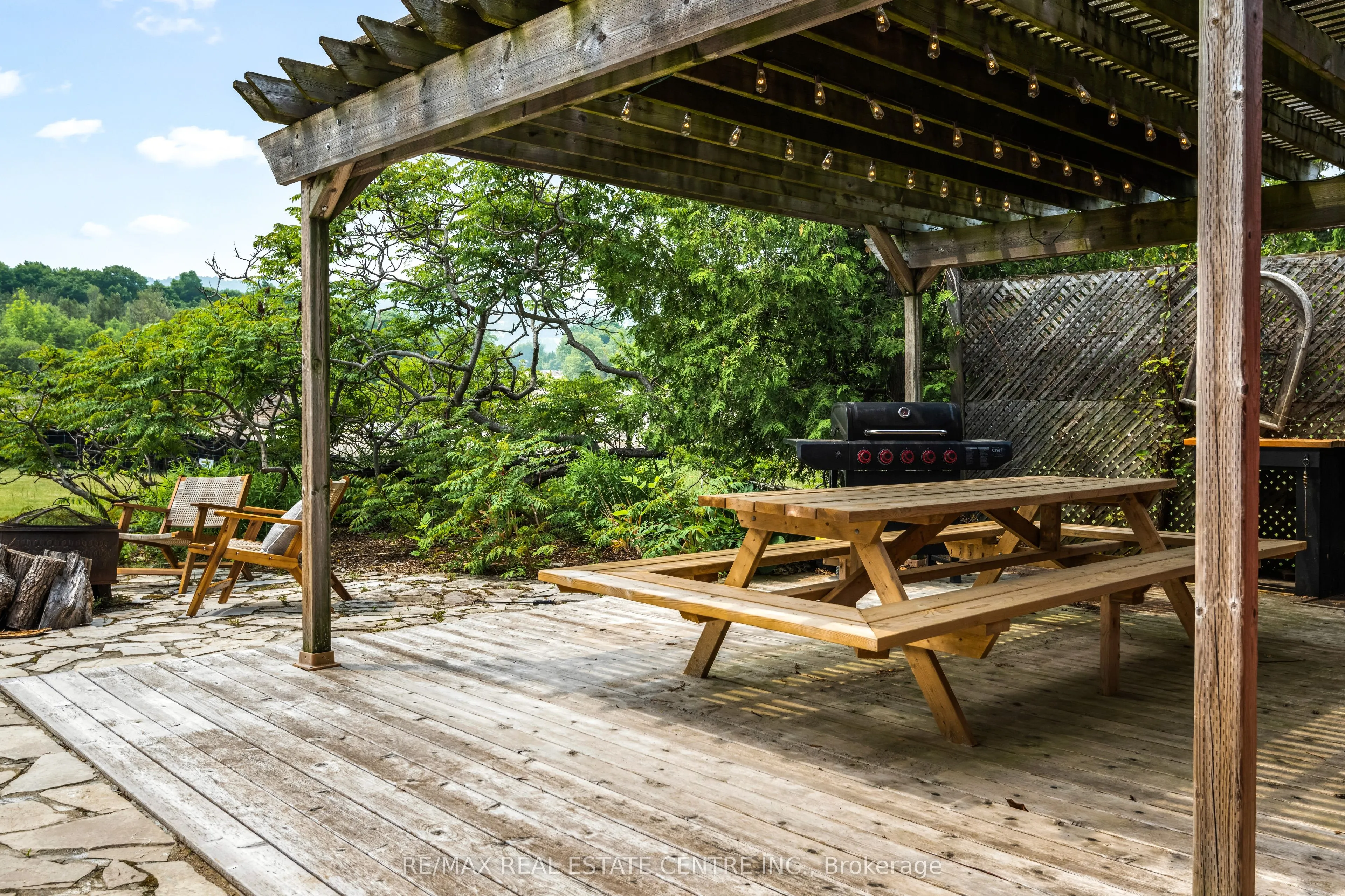 188 Lakeshore Road E