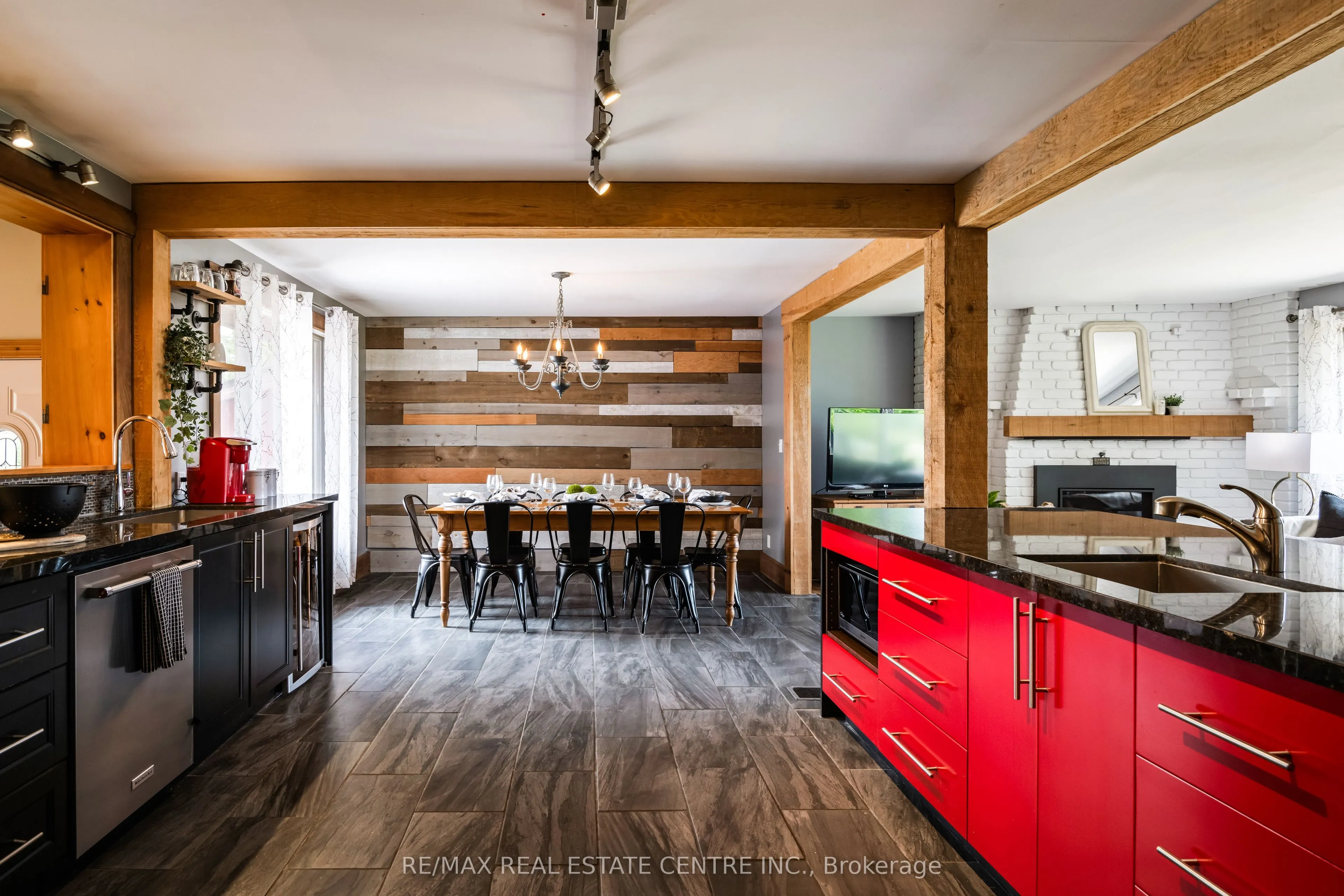 188 Lakeshore Road E