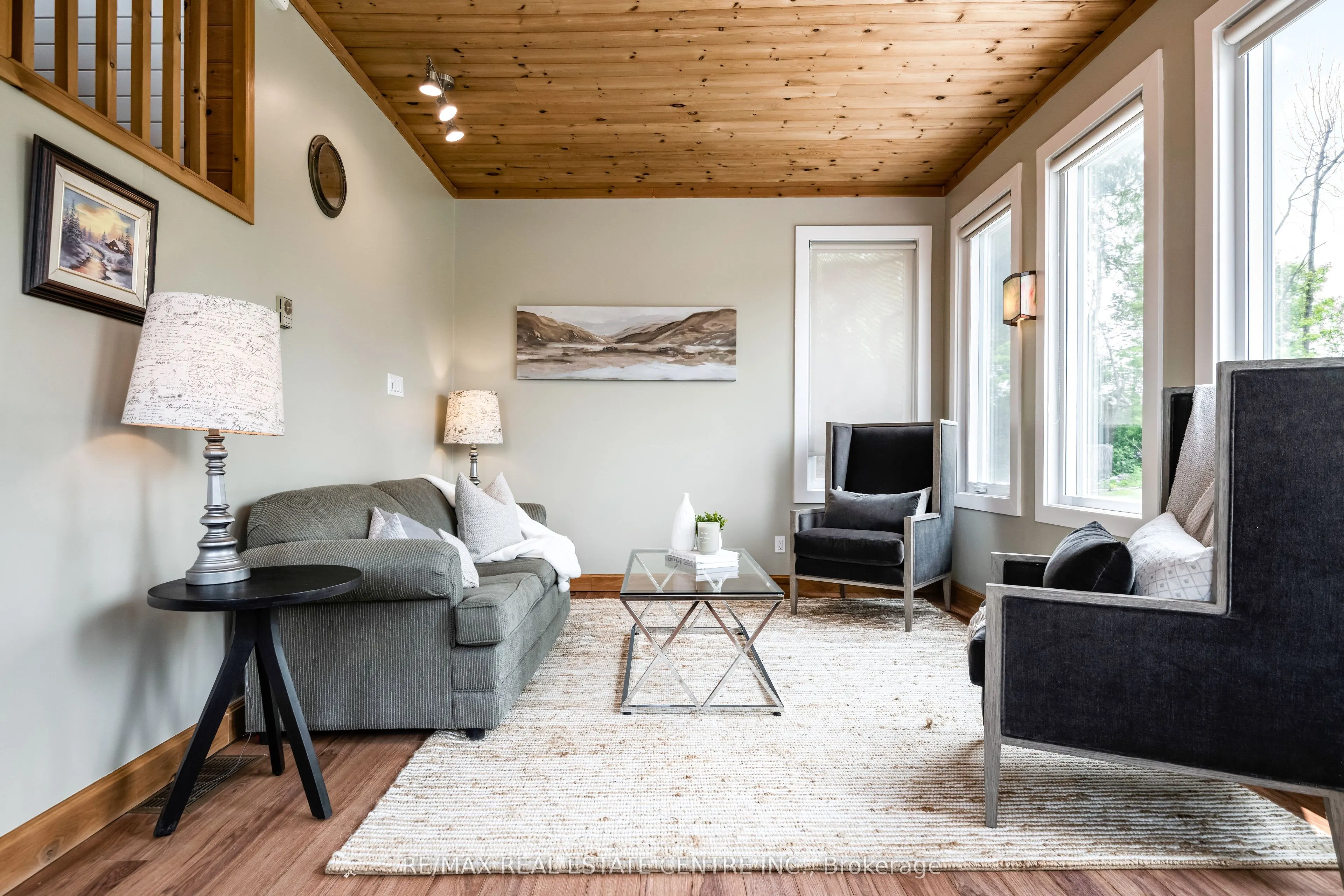 188 Lakeshore Road E