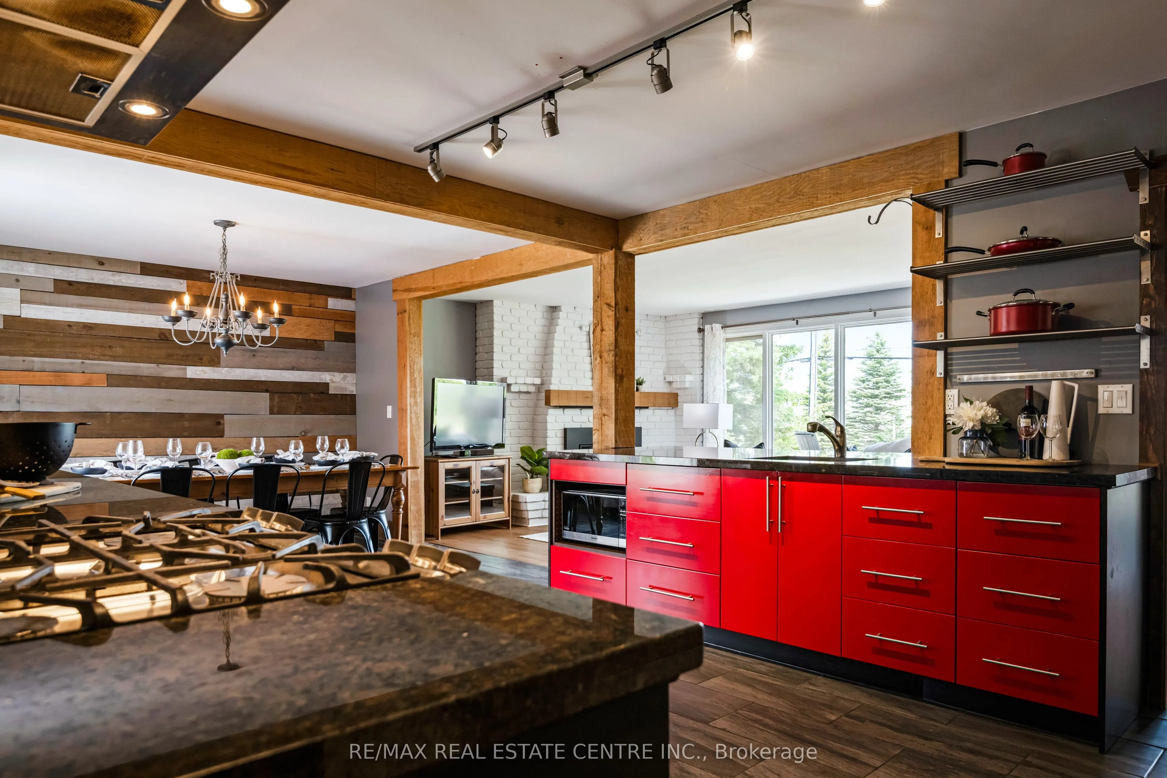 188 Lakeshore Road E