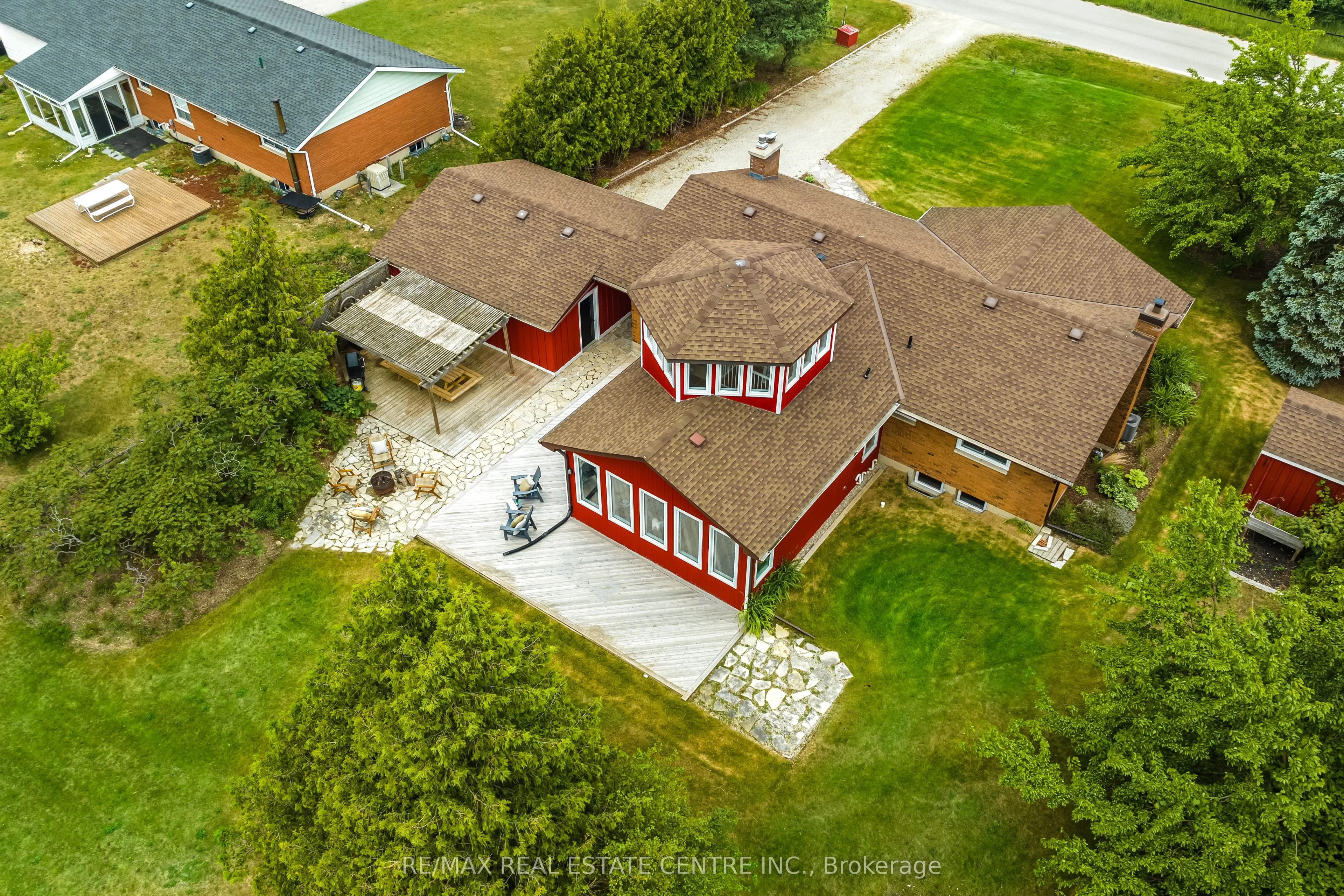 188 Lakeshore Road E