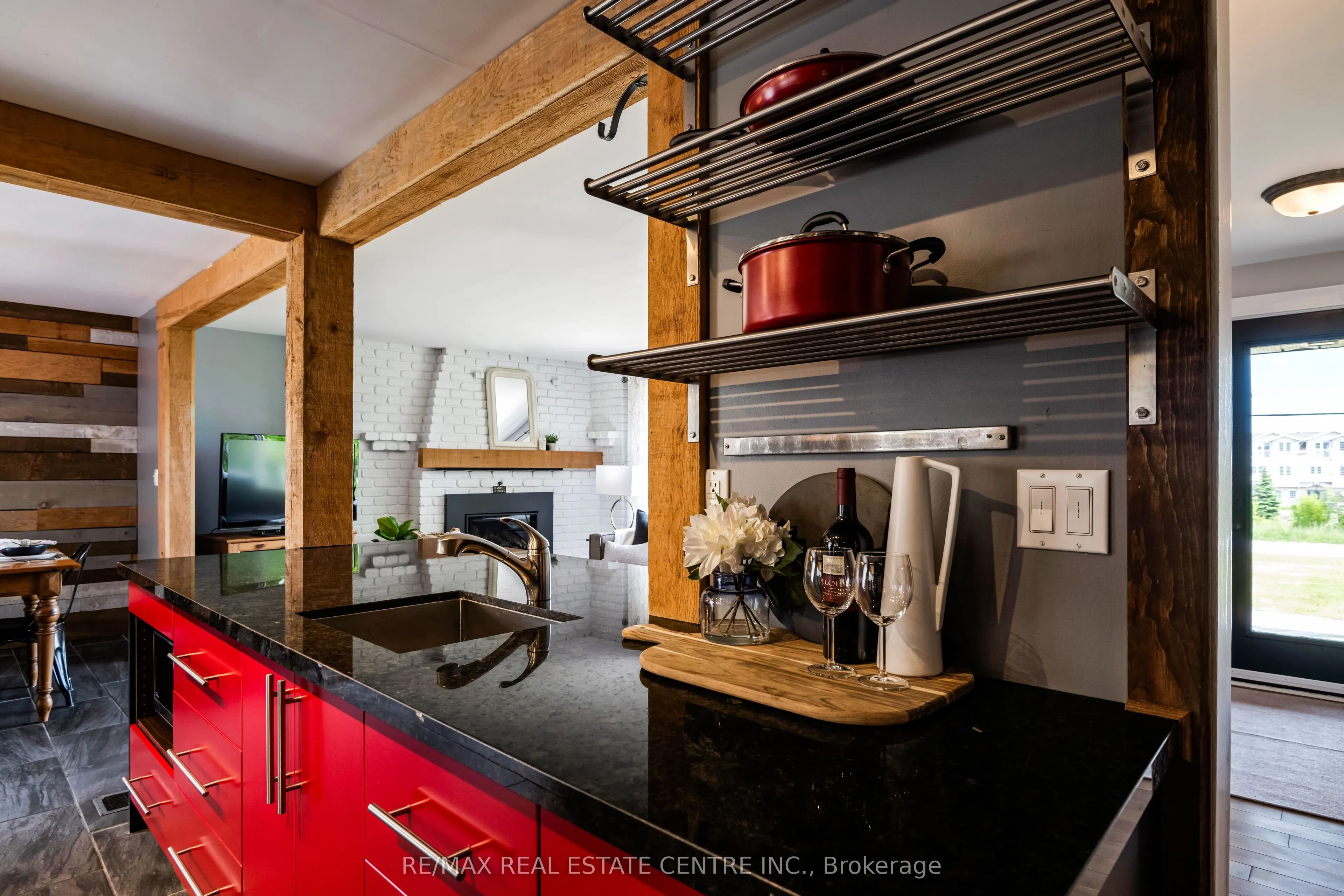 188 Lakeshore Road E