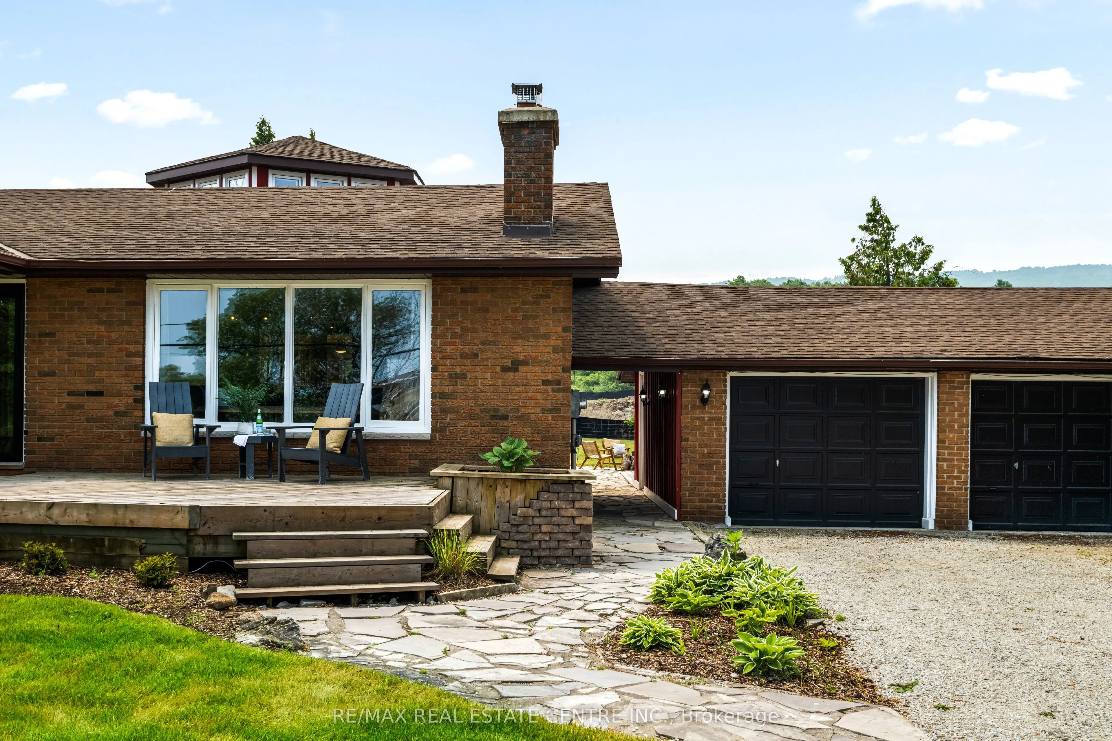 188 Lakeshore Road E