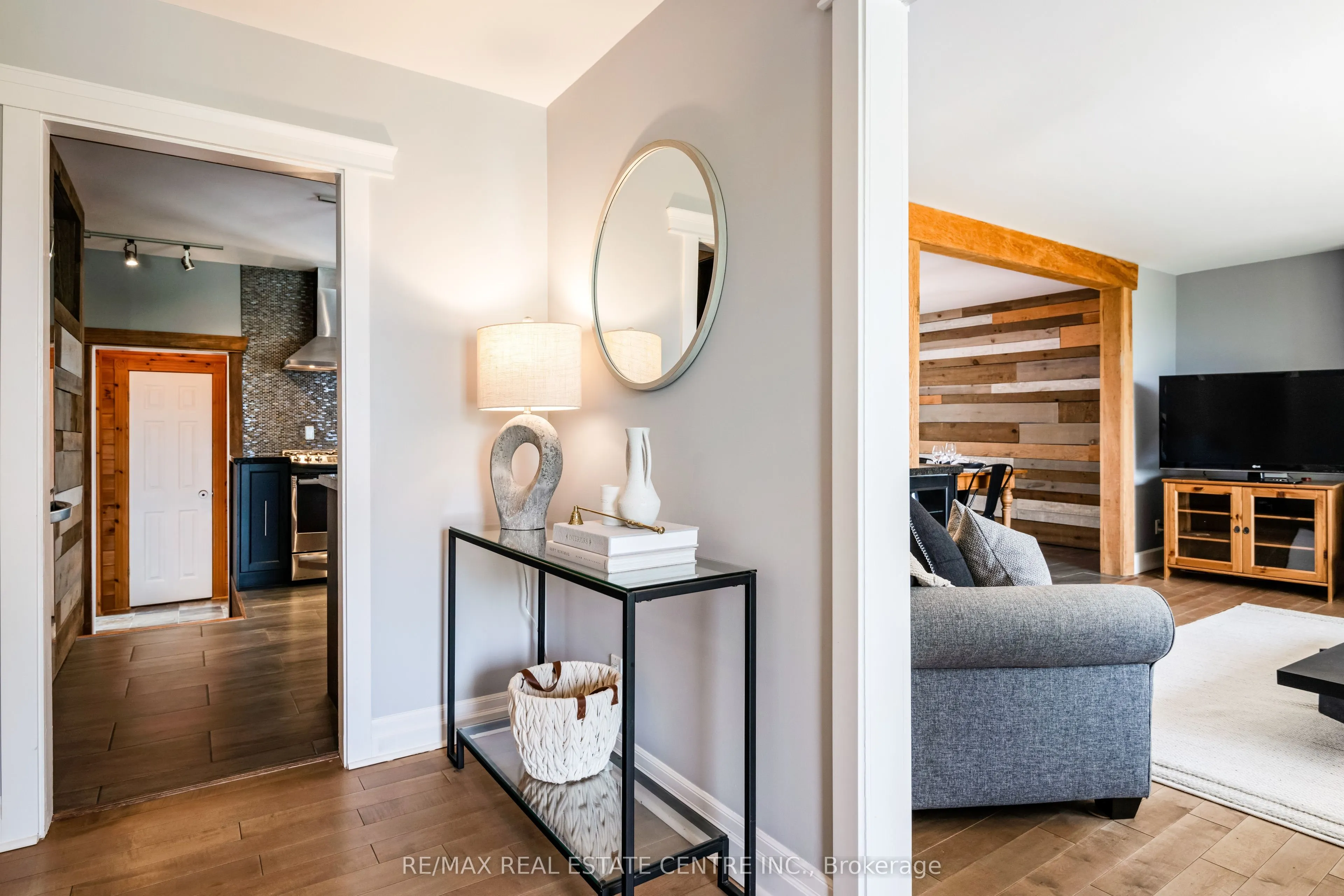188 Lakeshore Road E
